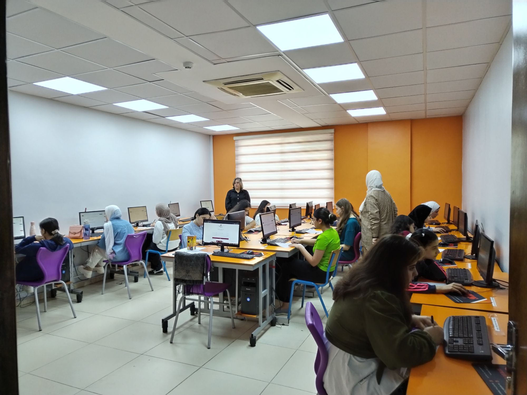 الجلسة الثالثة من امتحان المنح الدراسية في مدارس النظم الحديثة