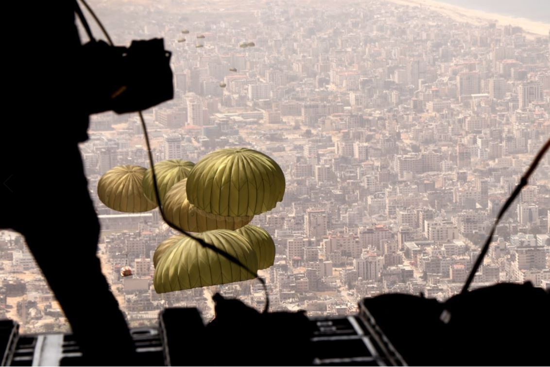 صورة حول : القوات المُسلحة الأردنيّة تُنفذ 8 إنزالات جويّة عَلى شمال غزة بمشاركة دوليّة القوات المُسلحة الأردنيّة تُنفذ 8 إنزالات جويّة عَلى شمال غزة بمشاركة دوليّة