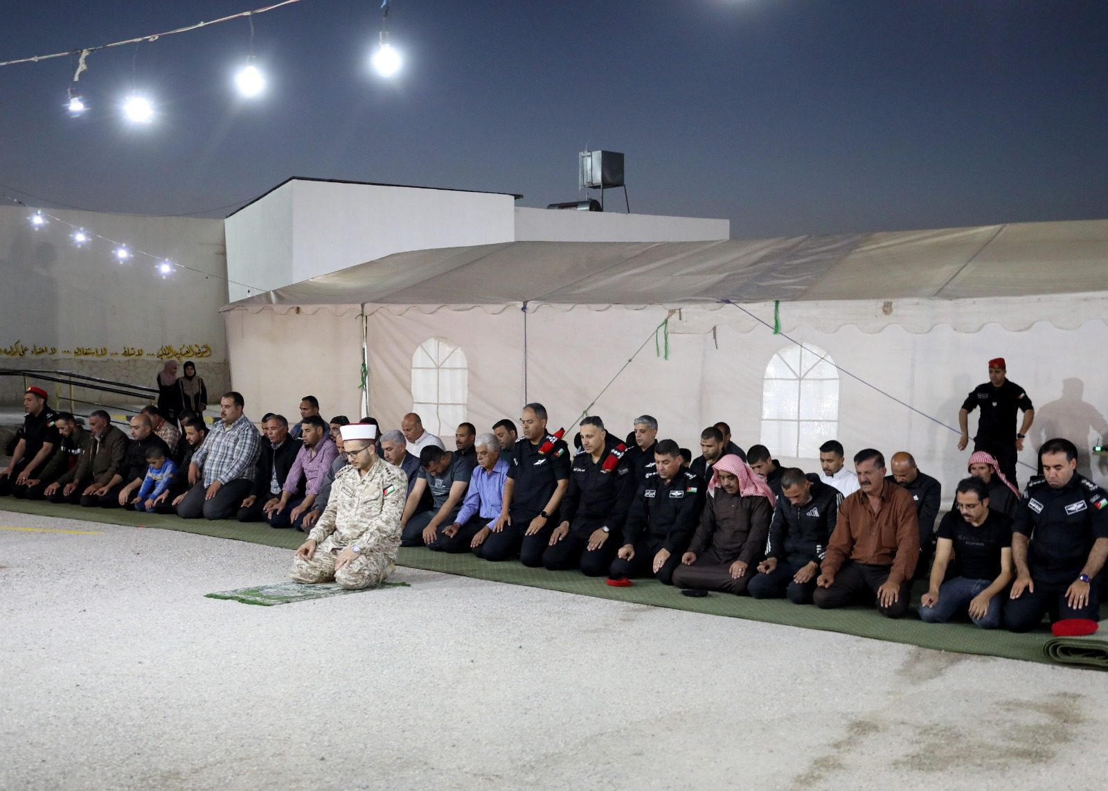 صورة حول : إفطارات رمضانية للنزلاء وذويهم على موائد مركز الاصلاح والتأهيل العسكري إفطارات رمضانية للنزلاء وذويهم على موائد مركز الاصلاح والتأهيل العسكري