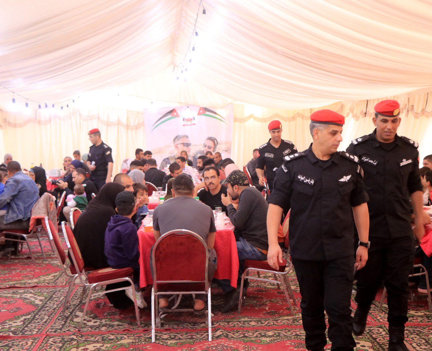 صورة حول : إفطارات رمضانية للنزلاء وذويهم على موائد مركز الاصلاح والتأهيل العسكري إفطارات رمضانية للنزلاء وذويهم على موائد مركز الاصلاح والتأهيل العسكري