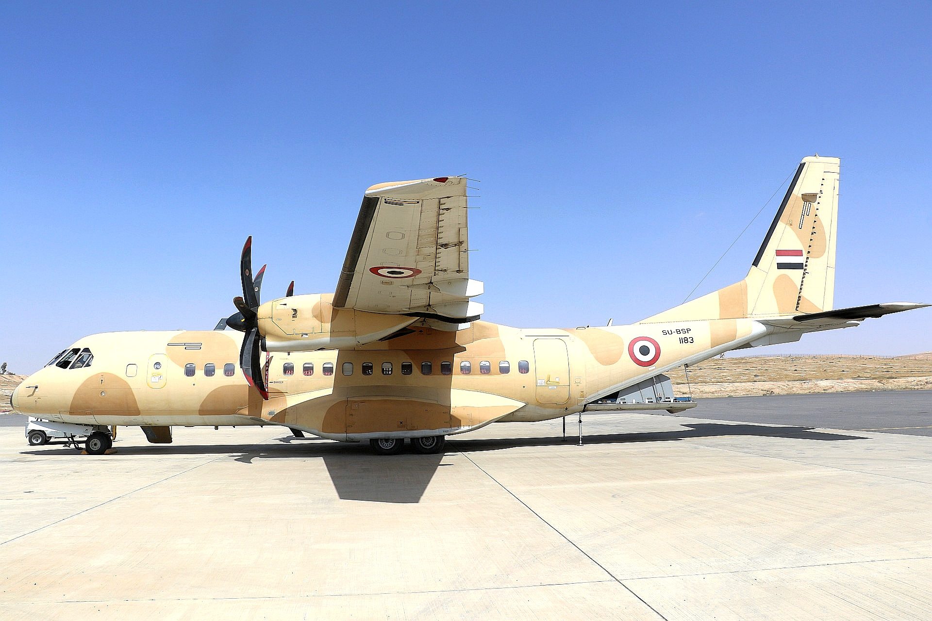 صورة حول : القوات المسلحة الأردنية تنفذ 8 إنزالات جوية لمساعدات على شمالي القطاع القوات المسلحة الأردنية تنفذ 8 إنزالات جوية لمساعدات على شمالي القطاع