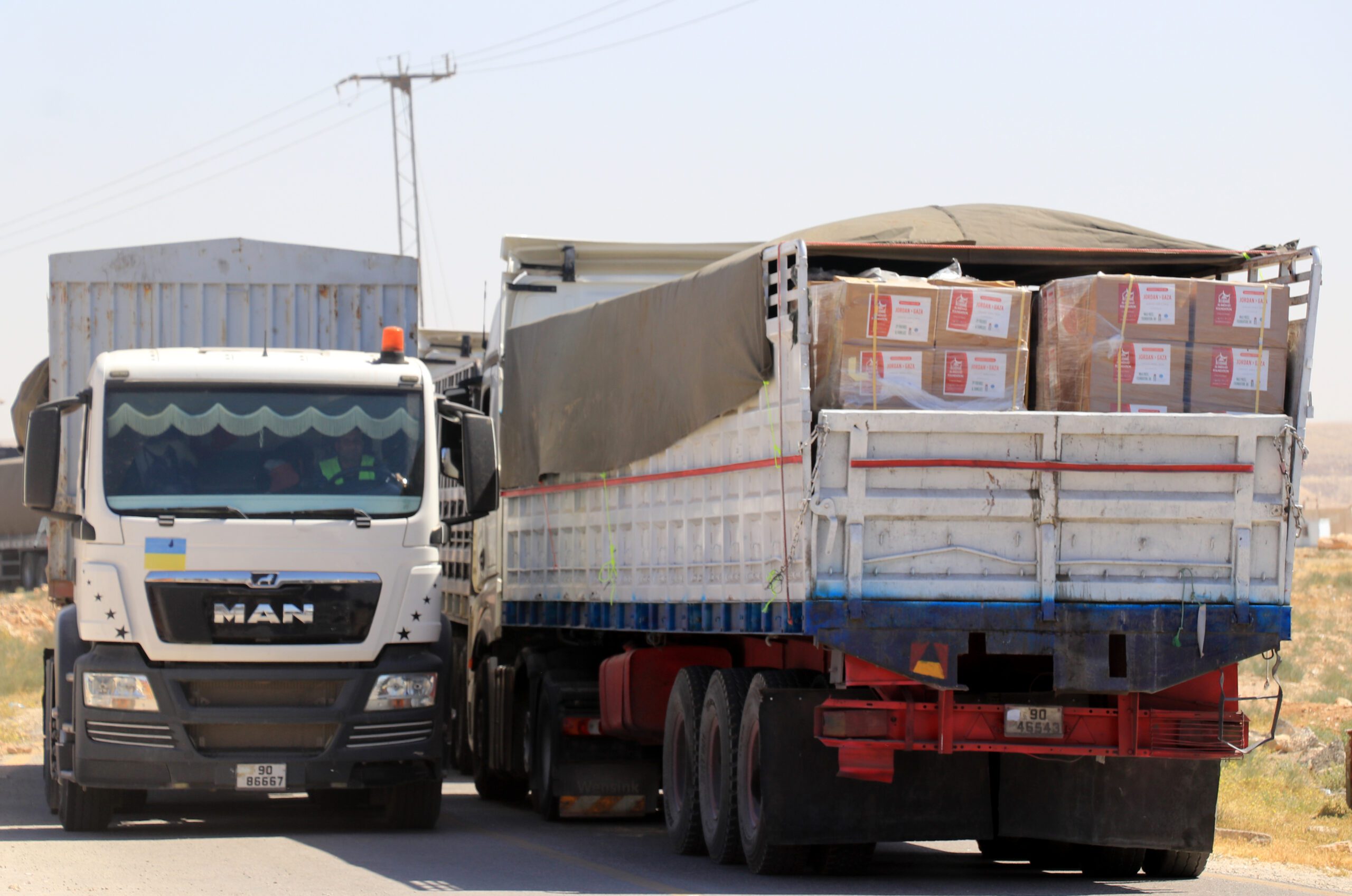 صورة حول : القوات المسلحة ترسل 51 شاحنة مساعدات إنسانية إلى قطاع غزة القوات المسلحة ترسل 51 شاحنة مساعدات إنسانية إلى قطاع غزة