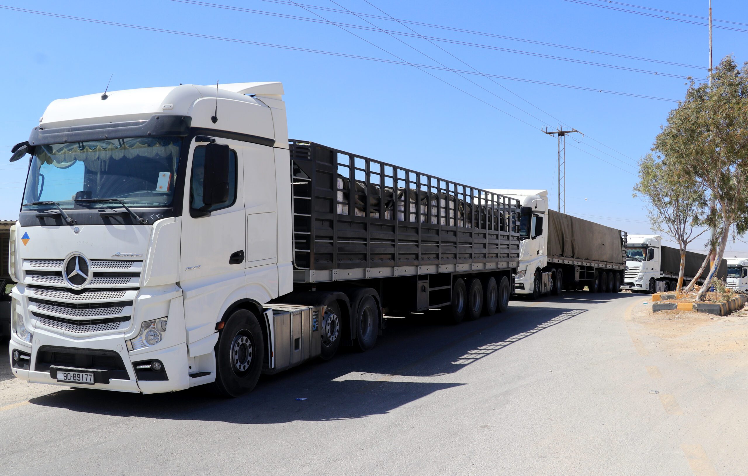 صورة حول : القوات المسلحة ترسل 51 شاحنة مساعدات إنسانية إلى قطاع غزة القوات المسلحة ترسل 51 شاحنة مساعدات إنسانية إلى قطاع غزة