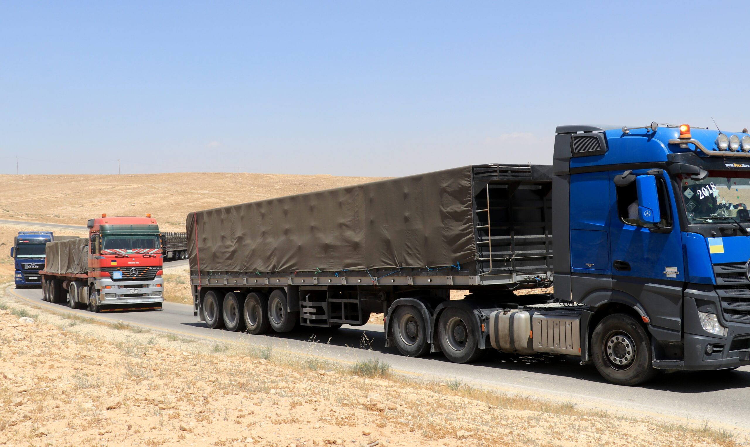 القوات المسلحة ترسل 51 شاحنة مساعدات إنسانية إلى قطاع غزة