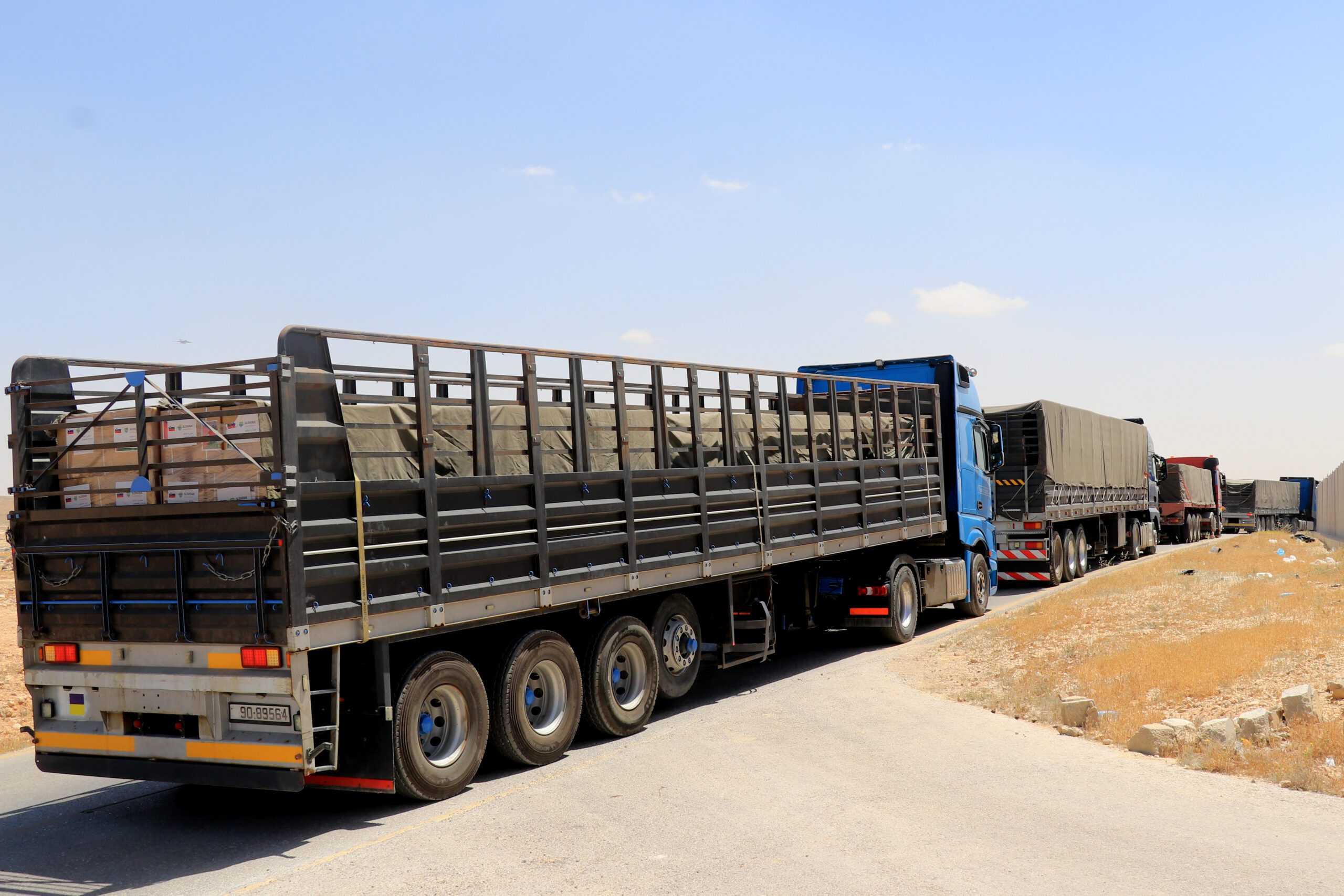 صورة حول : القوات المسلحة ترسل 51 شاحنة مساعدات إنسانية إلى قطاع غزة القوات المسلحة ترسل 51 شاحنة مساعدات إنسانية إلى قطاع غزة