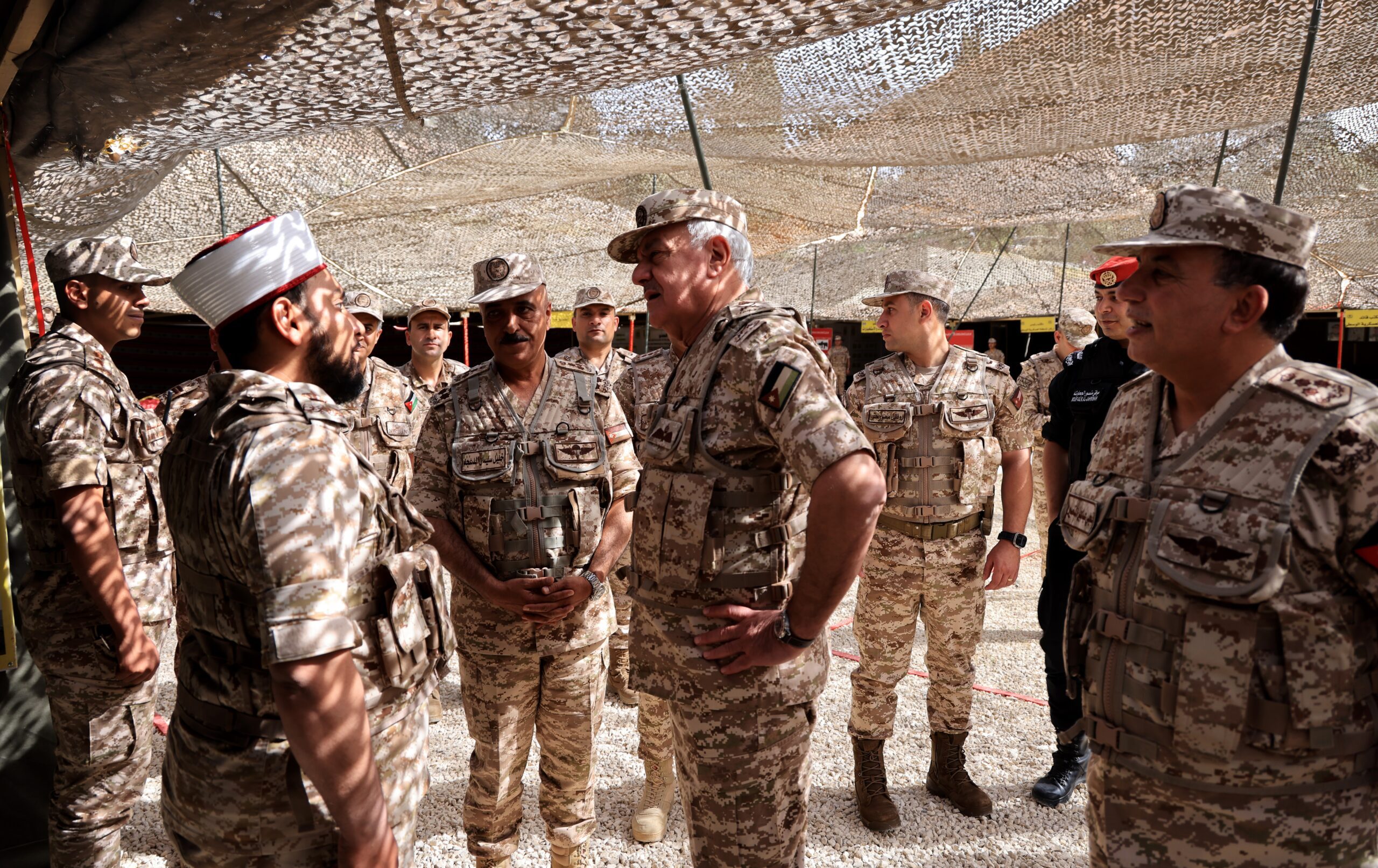 صورة حول : رئيس هيئة الأركان المشتركة يزور قيادة المنطقة العسكرية الوسطى رئيس هيئة الأركان المشتركة يزور قيادة المنطقة العسكرية الوسطى