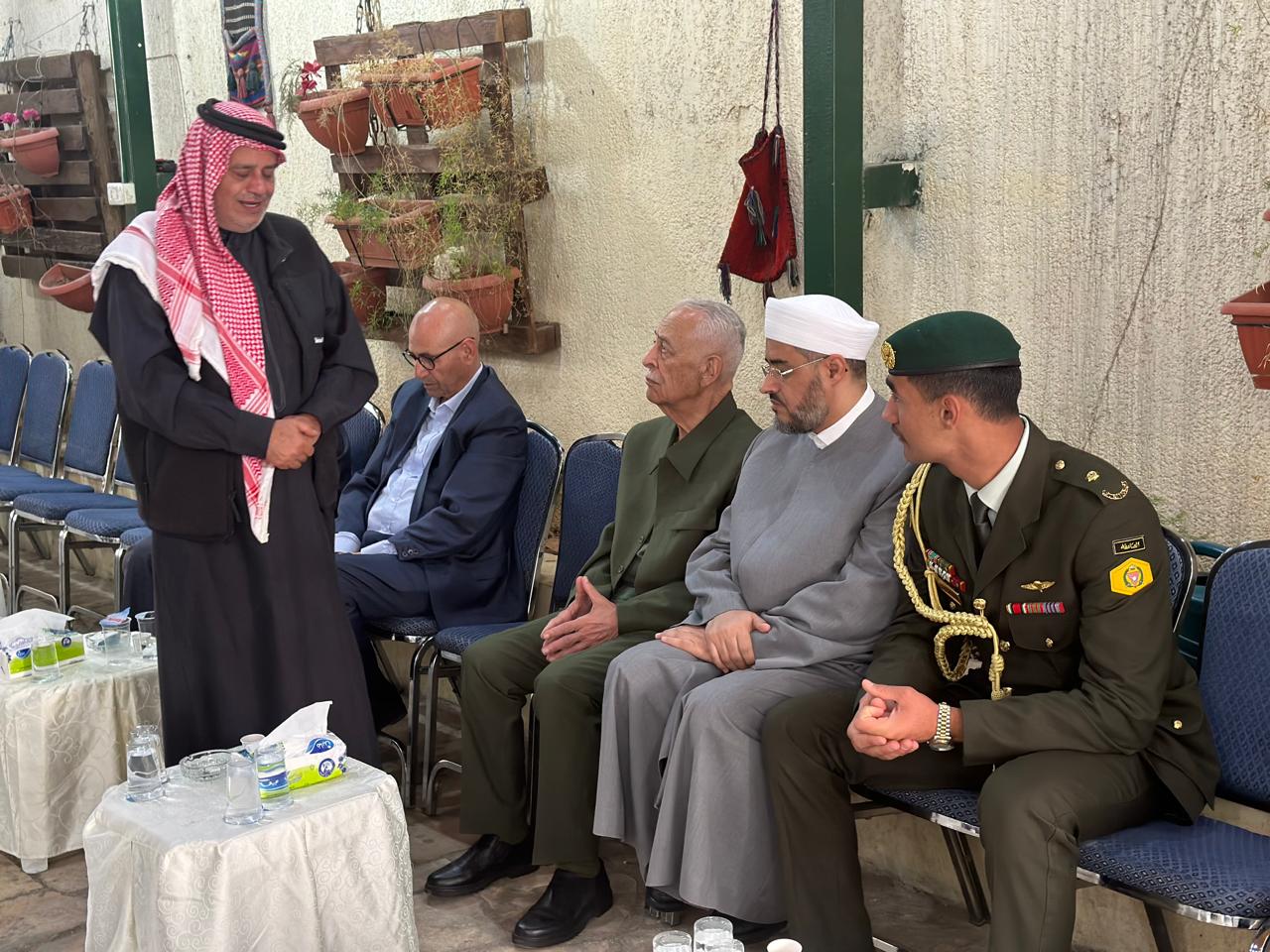 مندوبا عن الملك وولي العهد.. العيسوي يعزي عشائر البرارشة/ آل خريس