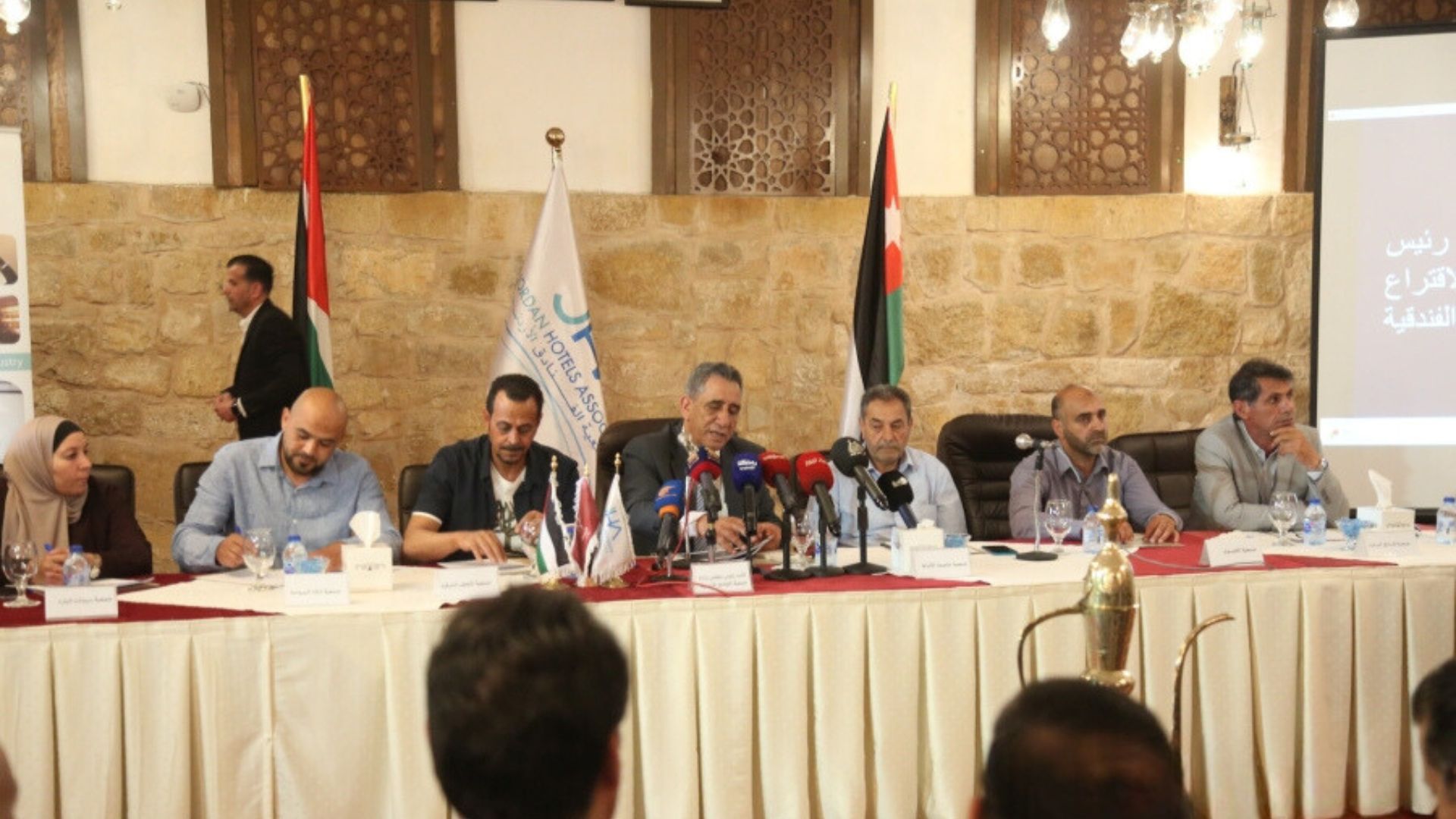 صورة حول : هلالات خلال جولة إعلامية في البترا : الخدمات تواجه تحديات حرجة عدة هلالات خلال جولة إعلامية في البترا : الخدمات تواجه تحديات حرجة عدة