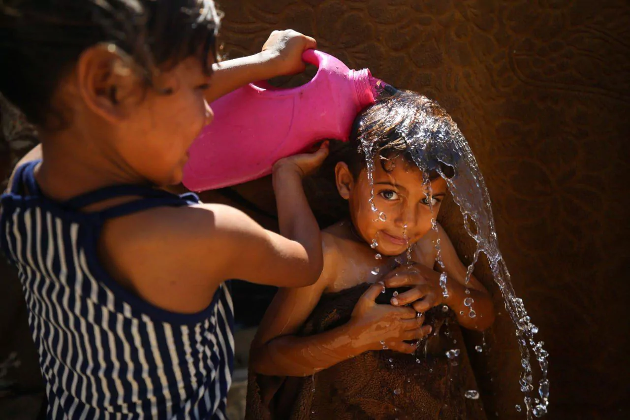 صورة حول : وفاة طفلين في غزة بسبب موجة الحر، وفقًا لوكالة الأونروا وفاة طفلين في غزة بسبب موجة الحر، وفقًا لوكالة الأونروا