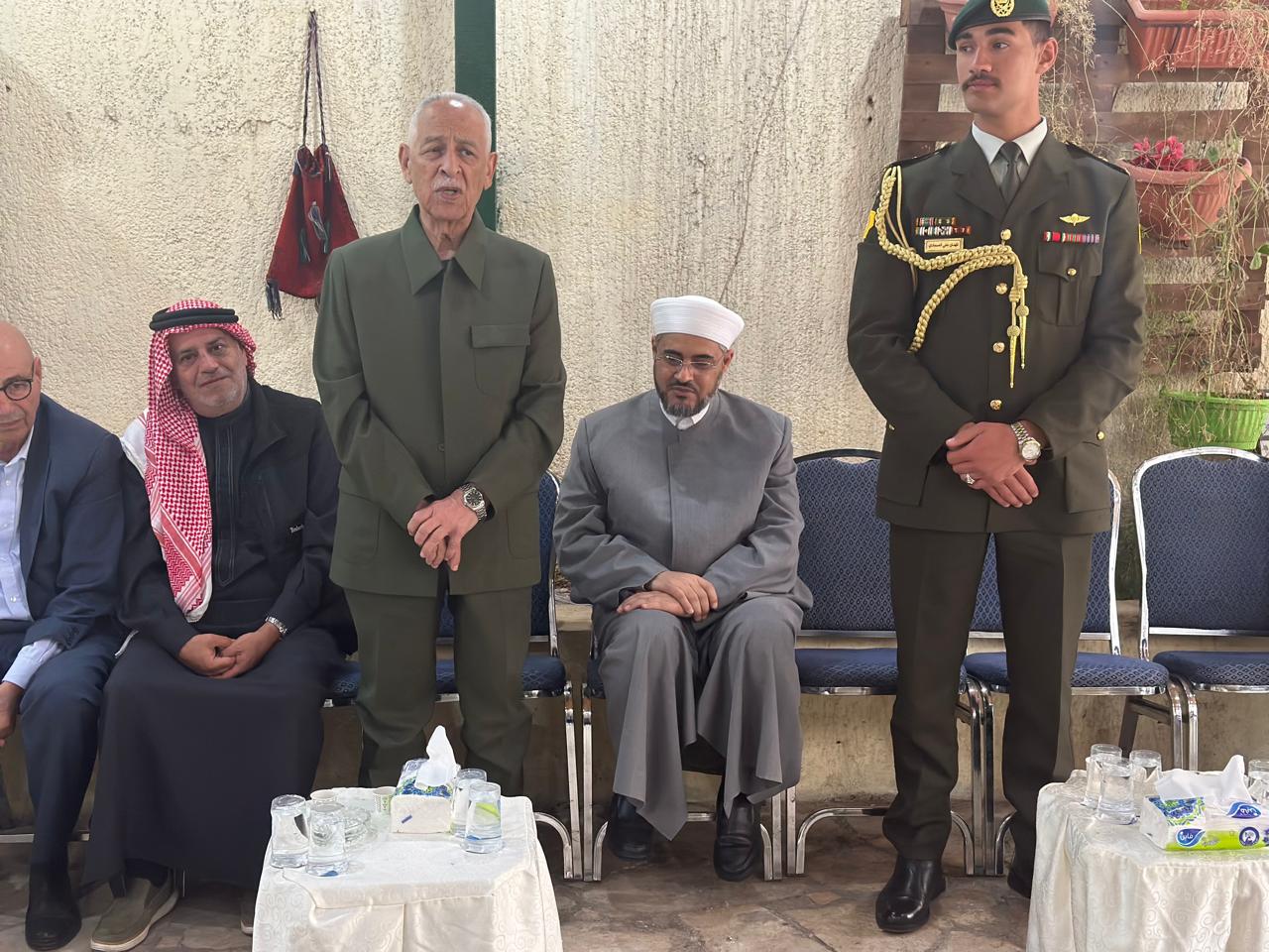 مندوبا عن الملك وولي العهد.. العيسوي يعزي عشائر البرارشة/ آل خريس