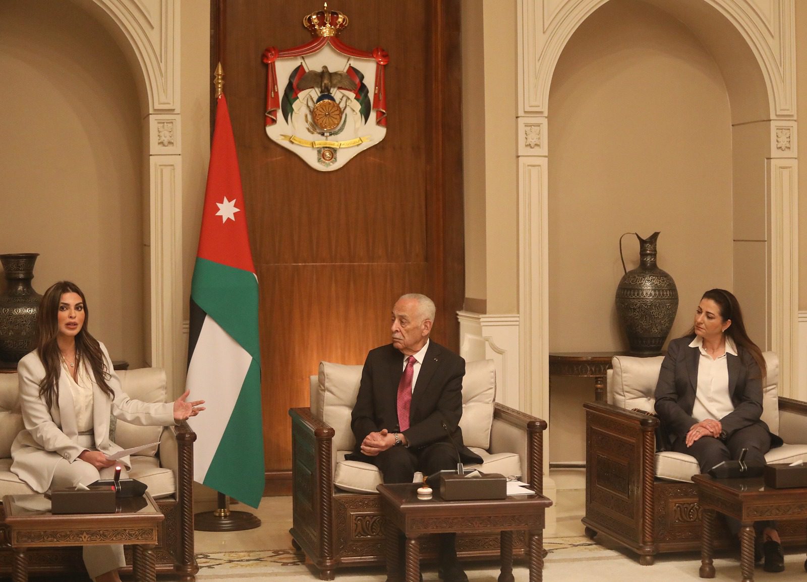 رئيس الديوان الملكي الهاشمي يلتقي إعلاميين ونشطاء تواصل اجتماعي