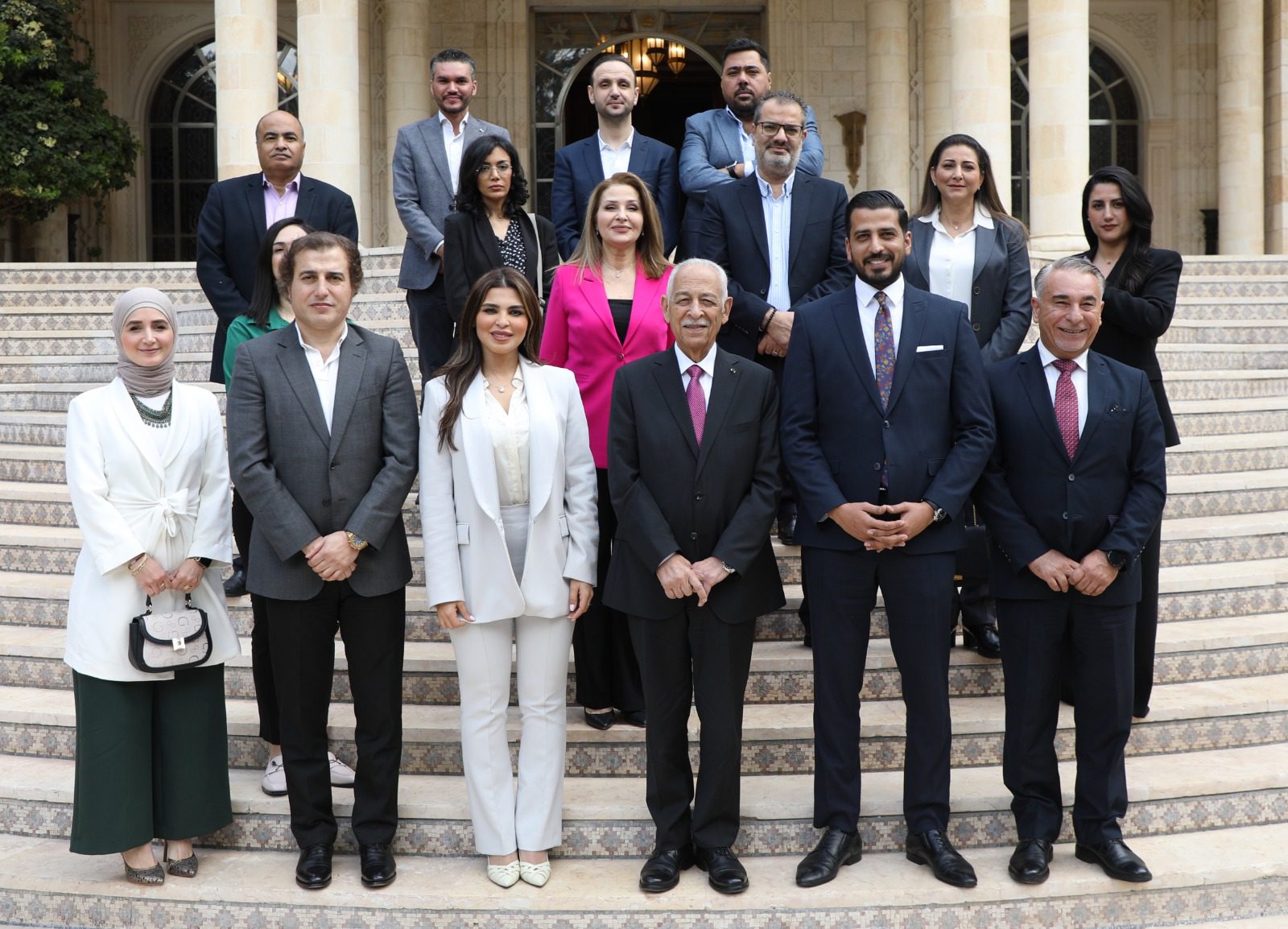 رئيس الديوان الملكي الهاشمي يلتقي إعلاميين ونشطاء تواصل اجتماعي