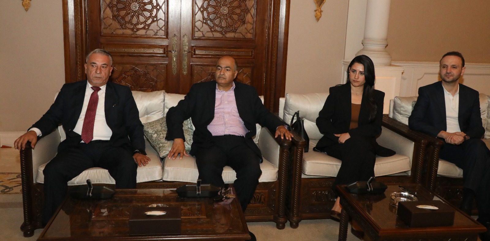 رئيس الديوان الملكي الهاشمي يلتقي إعلاميين ونشطاء تواصل اجتماعي