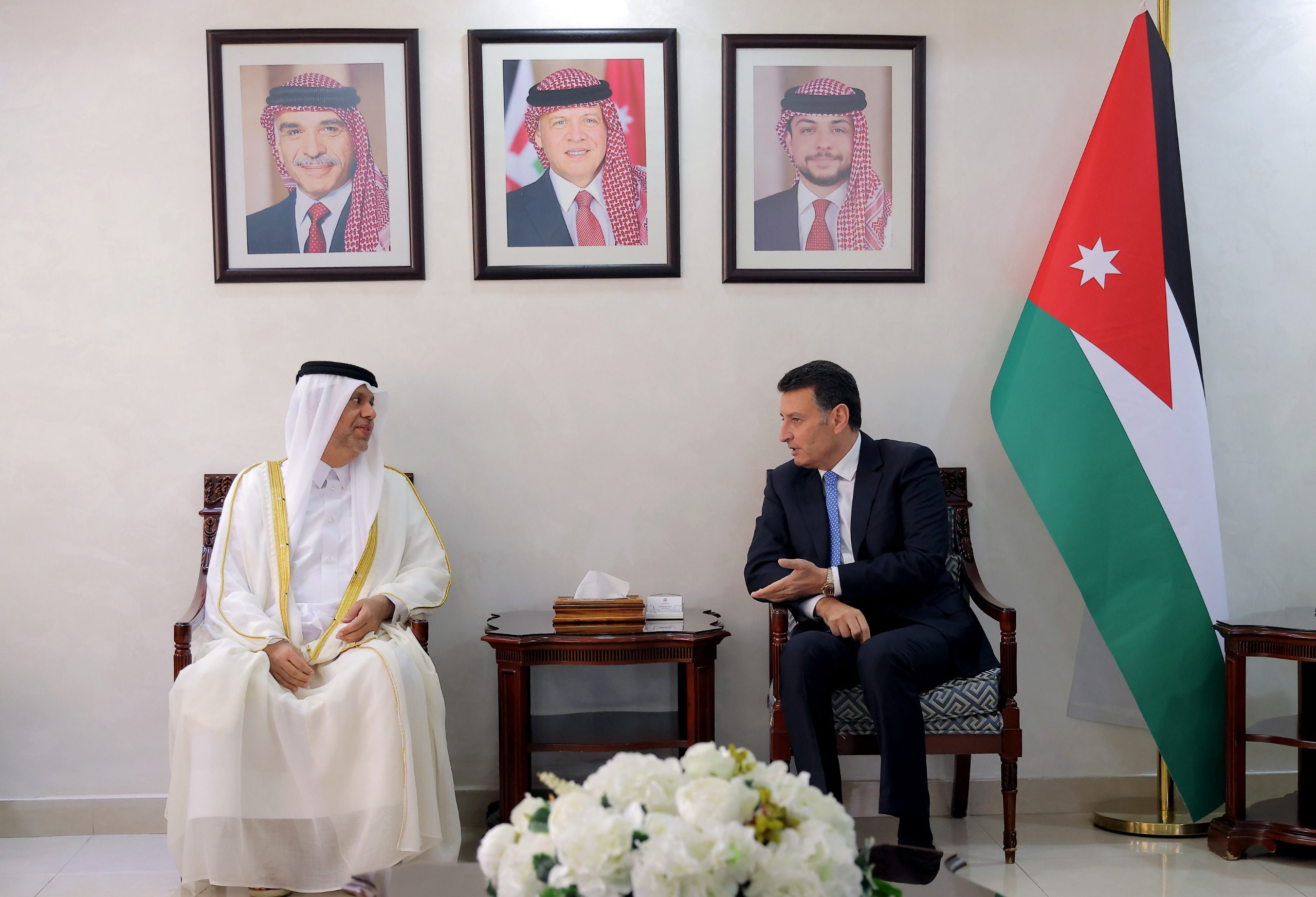 الصفدي يلتقي وفداً برلمانياً قطرياً ويؤكد متانة علاقة البلدين الشقيقين