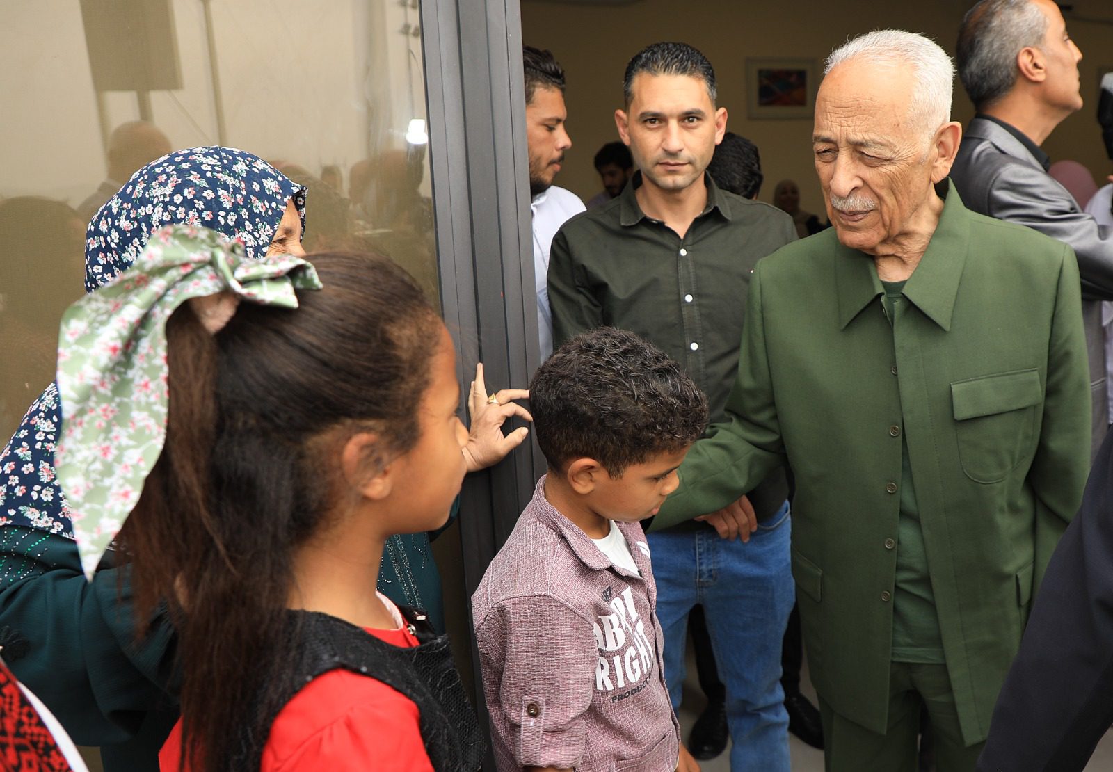 صورة حول : رئيس الديوان الملكي يفتتح مشاريع مبادرات ملكية في محافظة إربد رئيس الديوان الملكي يفتتح مشاريع مبادرات ملكية في محافظة إربد