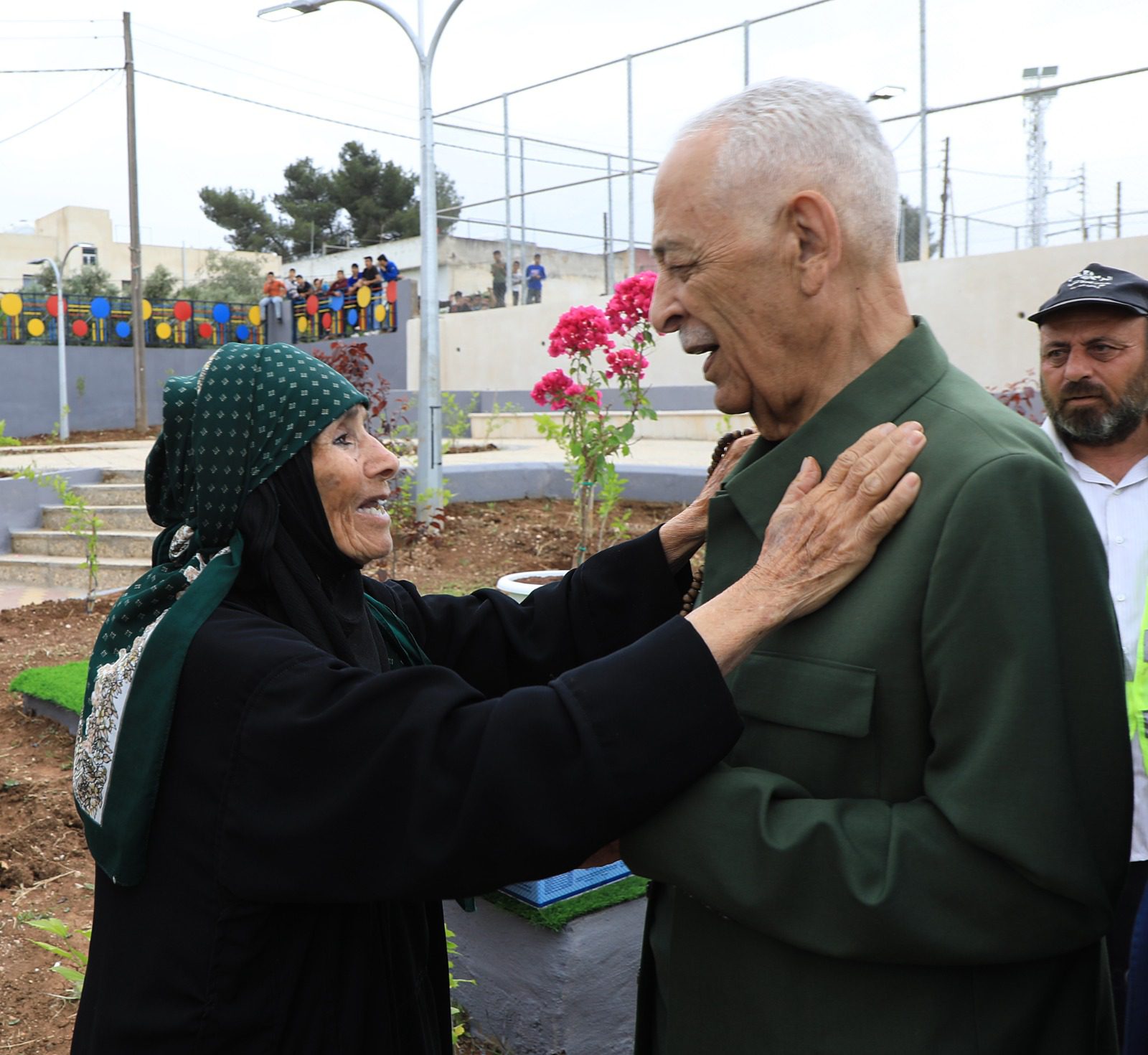 صورة حول : رئيس الديوان الملكي يفتتح مشاريع مبادرات ملكية في محافظة إربد رئيس الديوان الملكي يفتتح مشاريع مبادرات ملكية في محافظة إربد