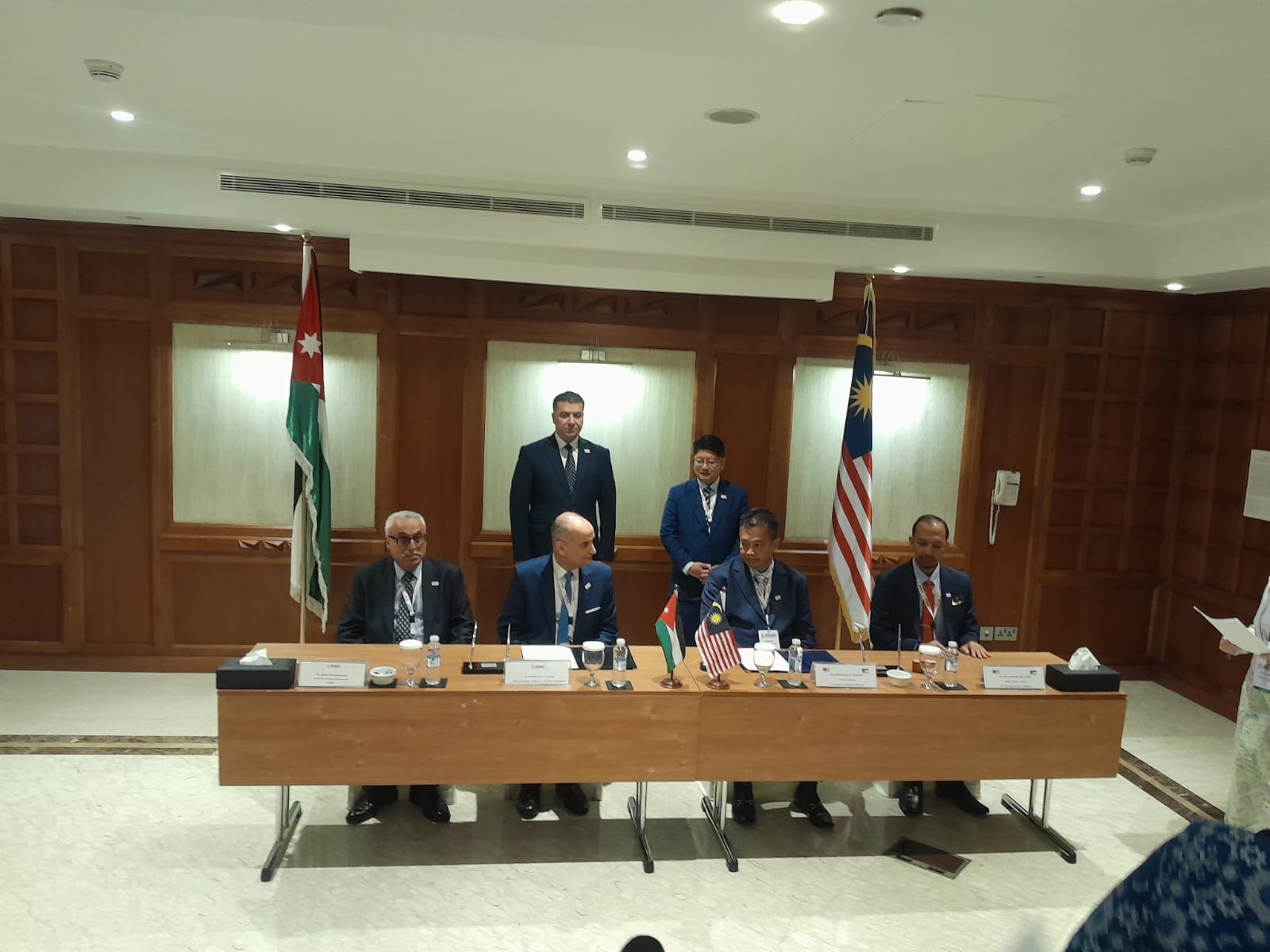 صورة حول : مُذكرة تفاهم بين "التعاونية الأردنية" والمعهد التعاونيّ الماليزي مُذكرة تفاهم بين "التعاونية الأردنية" والمعهد التعاونيّ الماليزي