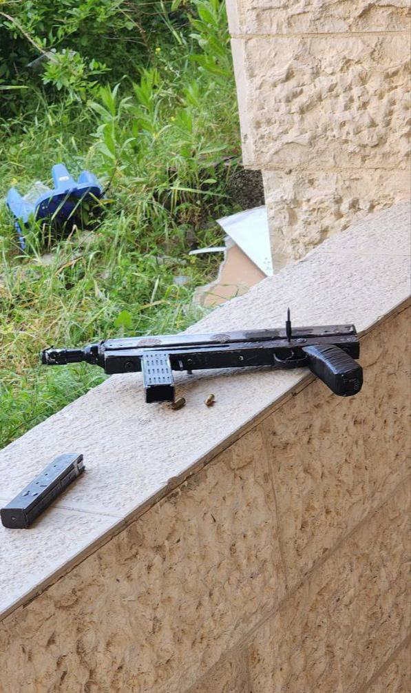 لحظه تنفيذ عملية الدهس في القدس و إصابه مستوطنين (فيديو)