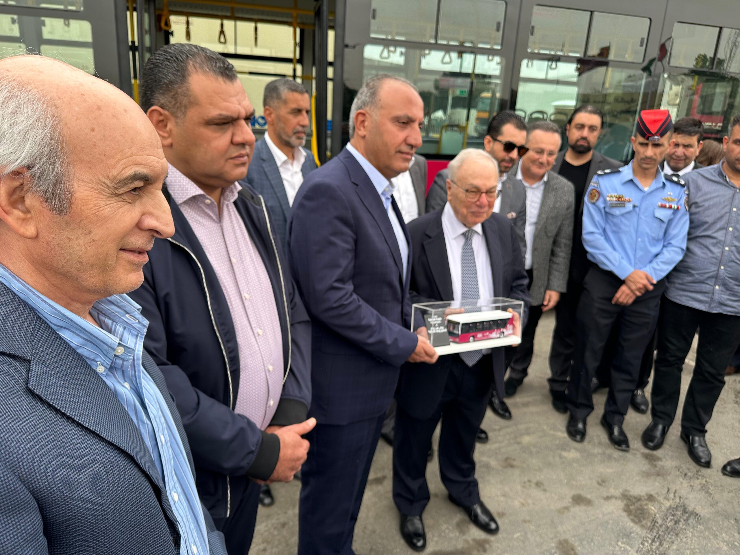 بالصور.. أسطول نقل جديد لأمانة عمان من المركزية للتجارة والمركبات