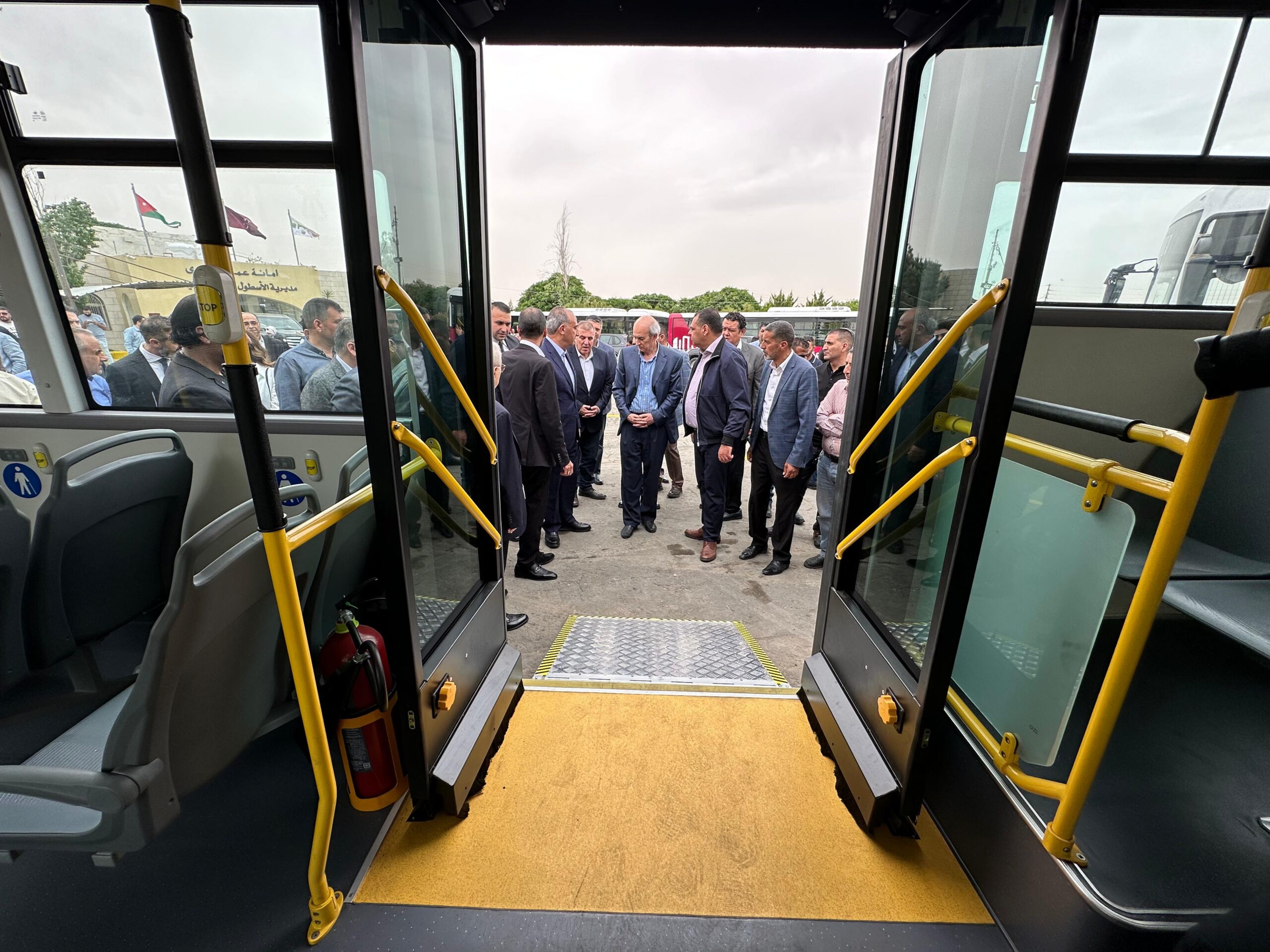 بالصور.. أسطول نقل جديد لأمانة عمان من المركزية للتجارة والمركبات