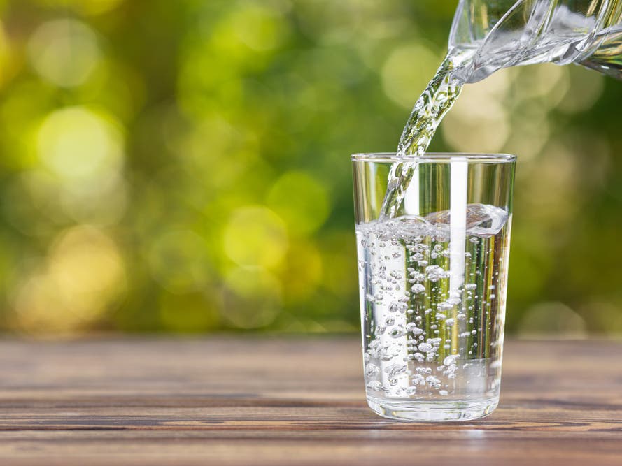 كَم يحتاج جسمك مِن الماء بَعد ساعات الصوم؟