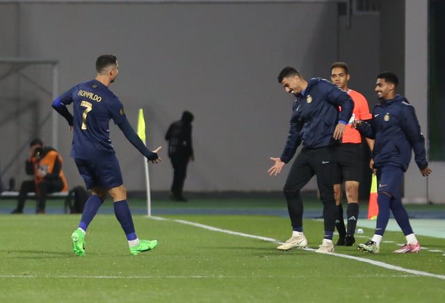 النصر يكتسح شباك أبها بثمانية