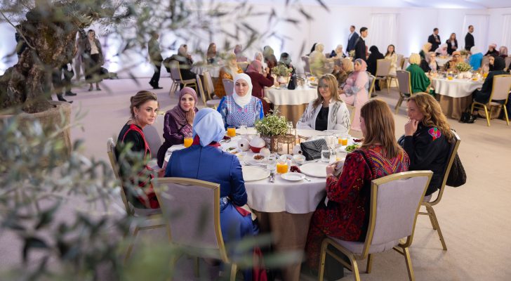 الملكة رانيا تقيم إفطاراً لسيدات في جرش وتعرب عن محبتها لأهل المحافظة - فيديو