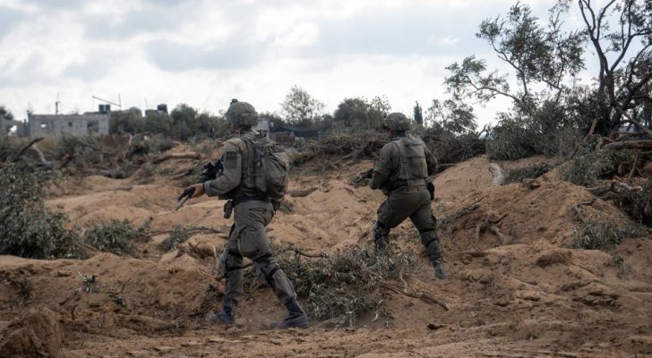 صورة حول : يديعوت أحرونوت: ضباط كبار في جيش الاحتلال يستعدون لتقديم استقالاتهم عناصر من جيش الاحتلال في قطاع غزة