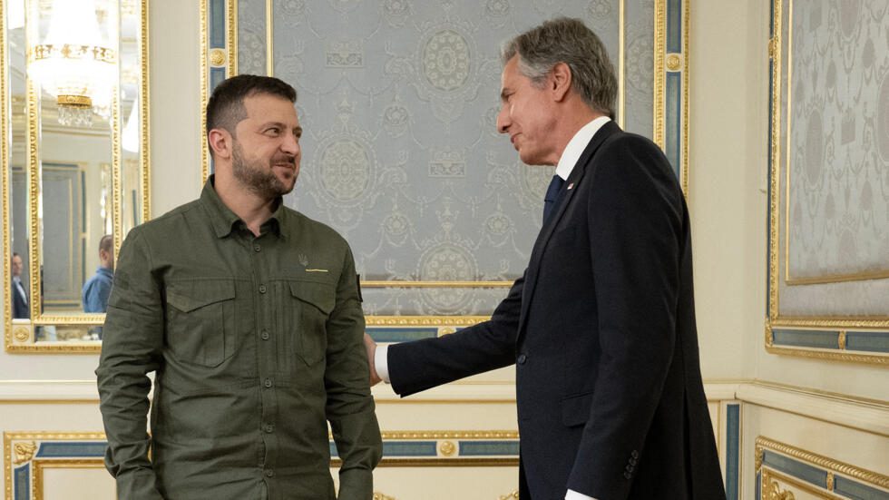 وزير الخارجية الأمريكي بلينكن يَصل أوكرانيا لدعمهم والتضامن مَعهم