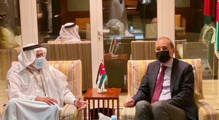 صورة حول : نائب رئيس الوزراء الأردني يبحث مع وزير الخارجية البحريني الأوضاع في غزة نائب رئيس الوزراء الأردني يبحث مع وزير الخارجية البحريني الأوضاع في غزة