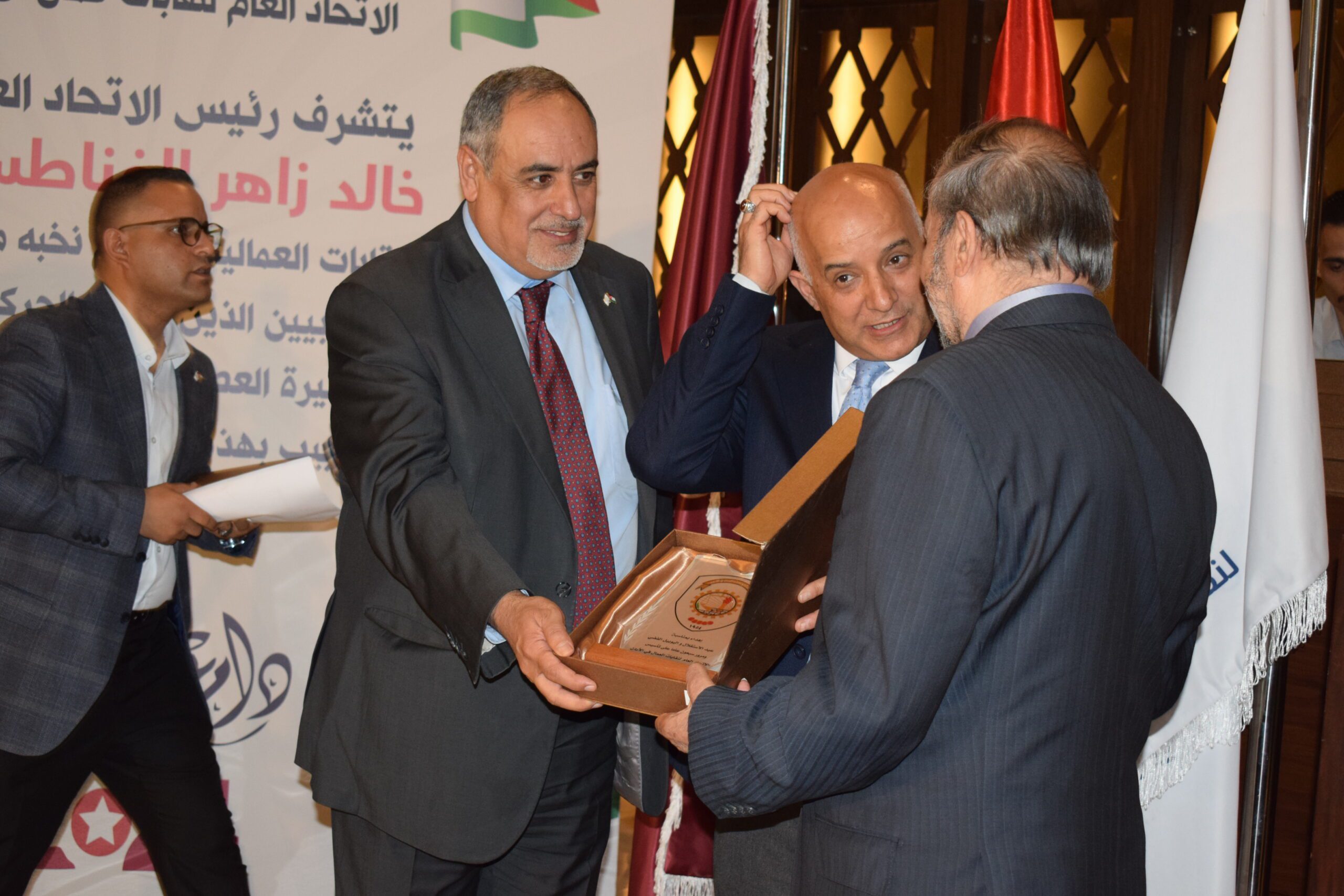 صورة حول : الاتحاد العام لنقابات عمال الأردن يحتفل بذكرى الاستقلال: تكريم للإنجازات ودعم للتعاون الوطنيّ في رحلة بناء مستقبل مُشرق الاتحاد العام لنقابات عمال الأردن يحتفل بذكرى الاستقلال: تكريم للإنجازات ودعم للتعاون الوطنيّ في رحلة بناء مستقبل مُشرق