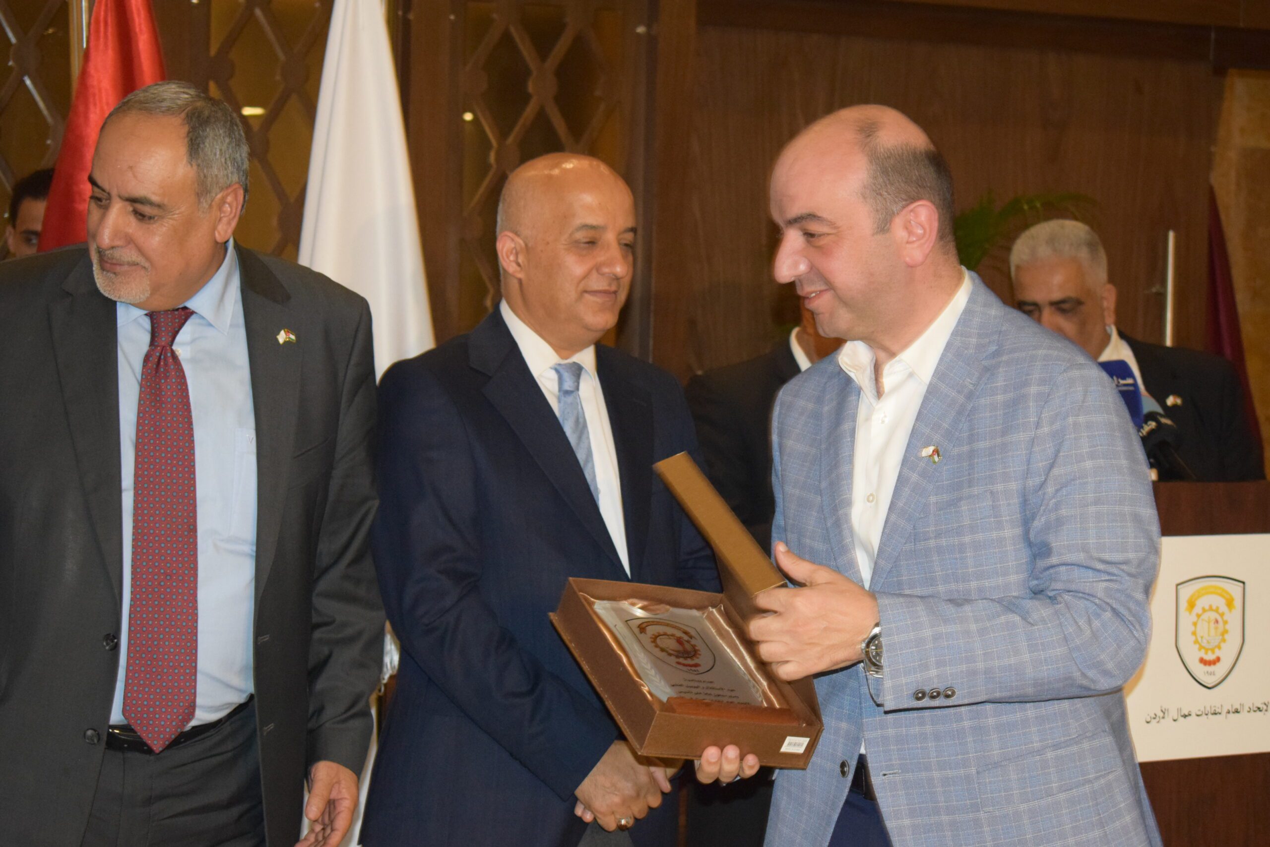 صورة حول : الاتحاد العام لنقابات عمال الأردن يحتفل بذكرى الاستقلال: تكريم للإنجازات ودعم للتعاون الوطنيّ في رحلة بناء مستقبل مُشرق الاتحاد العام لنقابات عمال الأردن يحتفل بذكرى الاستقلال: تكريم للإنجازات ودعم للتعاون الوطنيّ في رحلة بناء مستقبل مُشرق