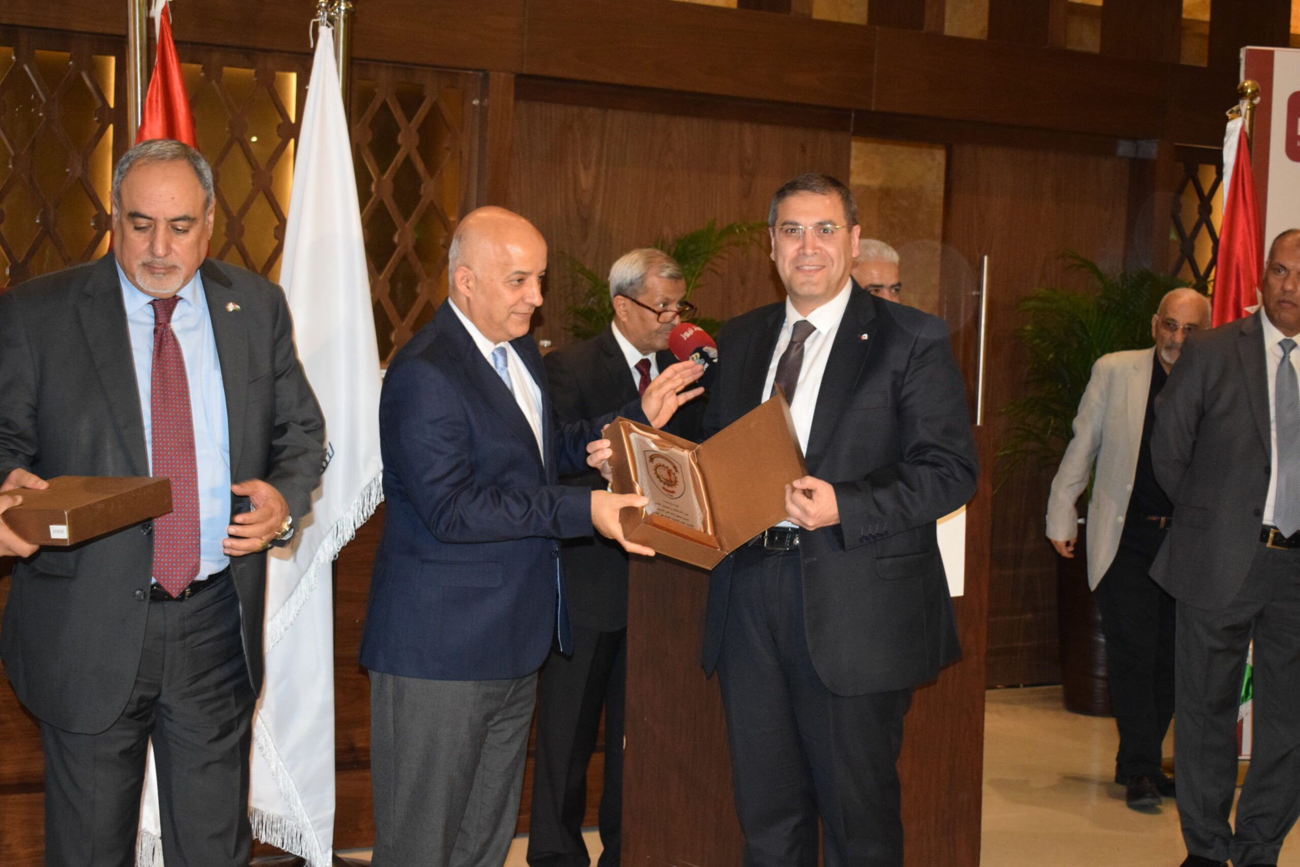 صورة حول : الاتحاد العام لنقابات عمال الأردن يحتفل بذكرى الاستقلال: تكريم للإنجازات ودعم للتعاون الوطنيّ في رحلة بناء مستقبل مُشرق الاتحاد العام لنقابات عمال الأردن يحتفل بذكرى الاستقلال: تكريم للإنجازات ودعم للتعاون الوطنيّ في رحلة بناء مستقبل مُشرق