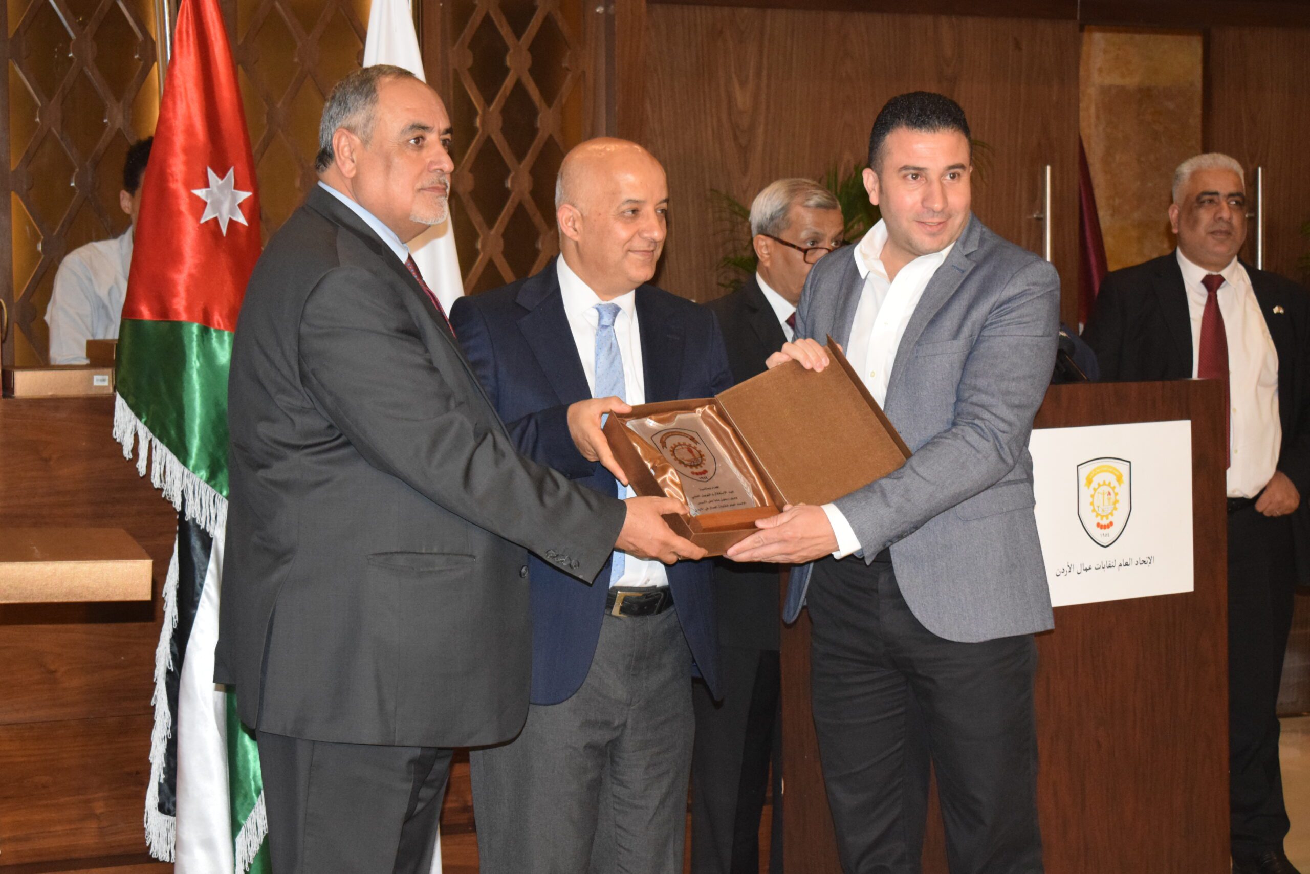 صورة حول : الاتحاد العام لنقابات عمال الأردن يحتفل بذكرى الاستقلال: تكريم للإنجازات ودعم للتعاون الوطنيّ في رحلة بناء مستقبل مُشرق الاتحاد العام لنقابات عمال الأردن يحتفل بذكرى الاستقلال: تكريم للإنجازات ودعم للتعاون الوطنيّ في رحلة بناء مستقبل مُشرق