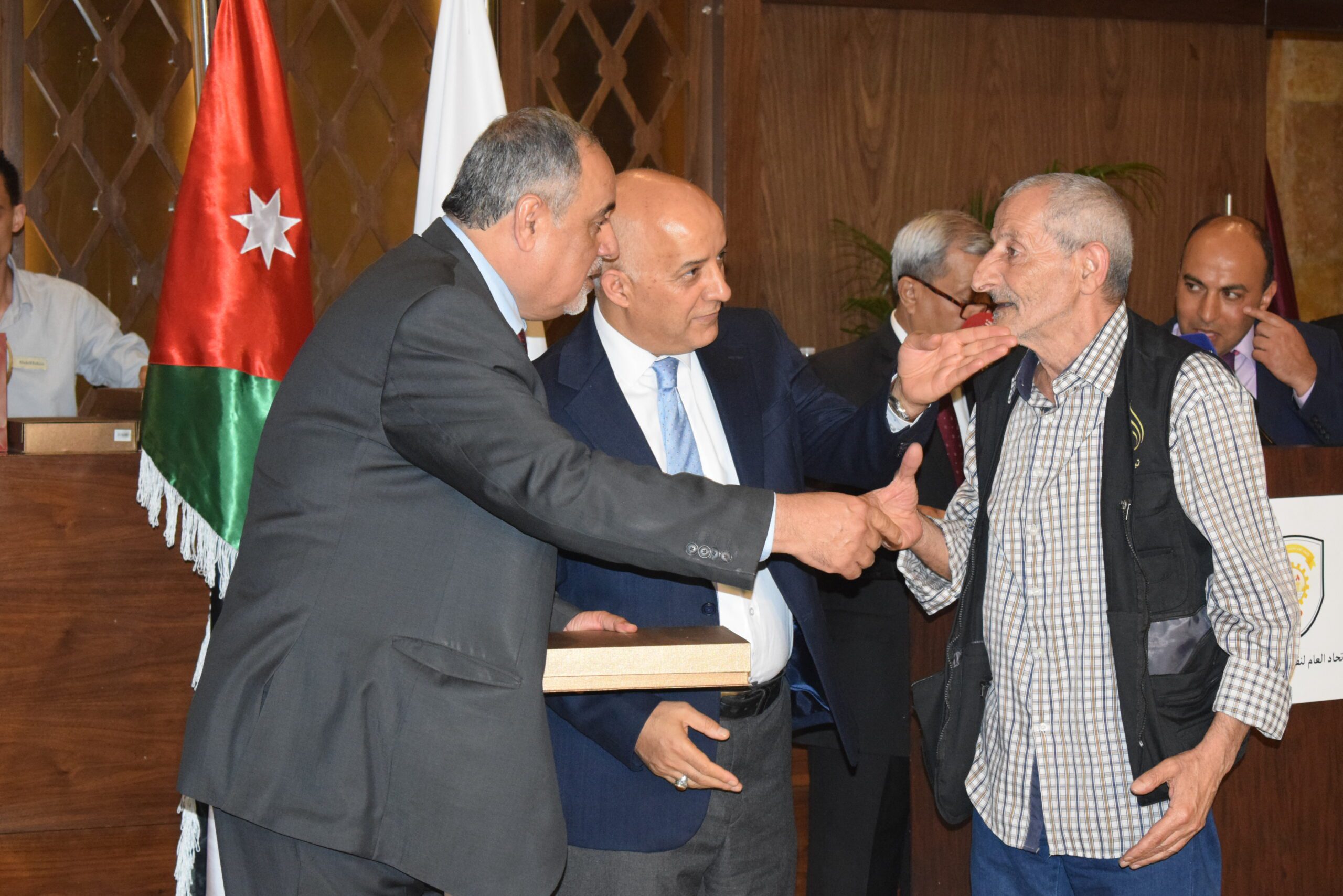 صورة حول : الاتحاد العام لنقابات عمال الأردن يحتفل بذكرى الاستقلال: تكريم للإنجازات ودعم للتعاون الوطنيّ في رحلة بناء مستقبل مُشرق الاتحاد العام لنقابات عمال الأردن يحتفل بذكرى الاستقلال: تكريم للإنجازات ودعم للتعاون الوطنيّ في رحلة بناء مستقبل مُشرق