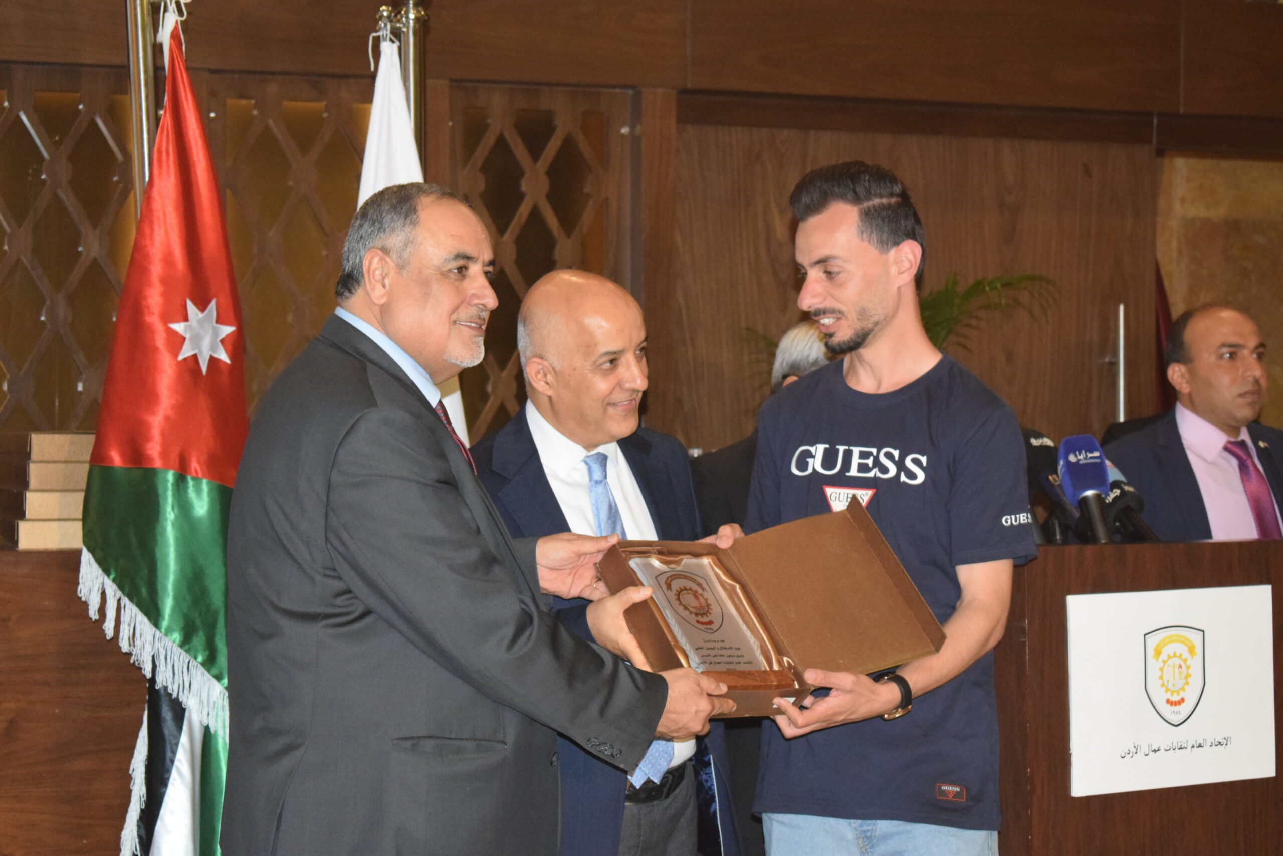 صورة حول : الاتحاد العام لنقابات عمال الأردن يحتفل بذكرى الاستقلال: تكريم للإنجازات ودعم للتعاون الوطنيّ في رحلة بناء مستقبل مُشرق الاتحاد العام لنقابات عمال الأردن يحتفل بذكرى الاستقلال: تكريم للإنجازات ودعم للتعاون الوطنيّ في رحلة بناء مستقبل مُشرق