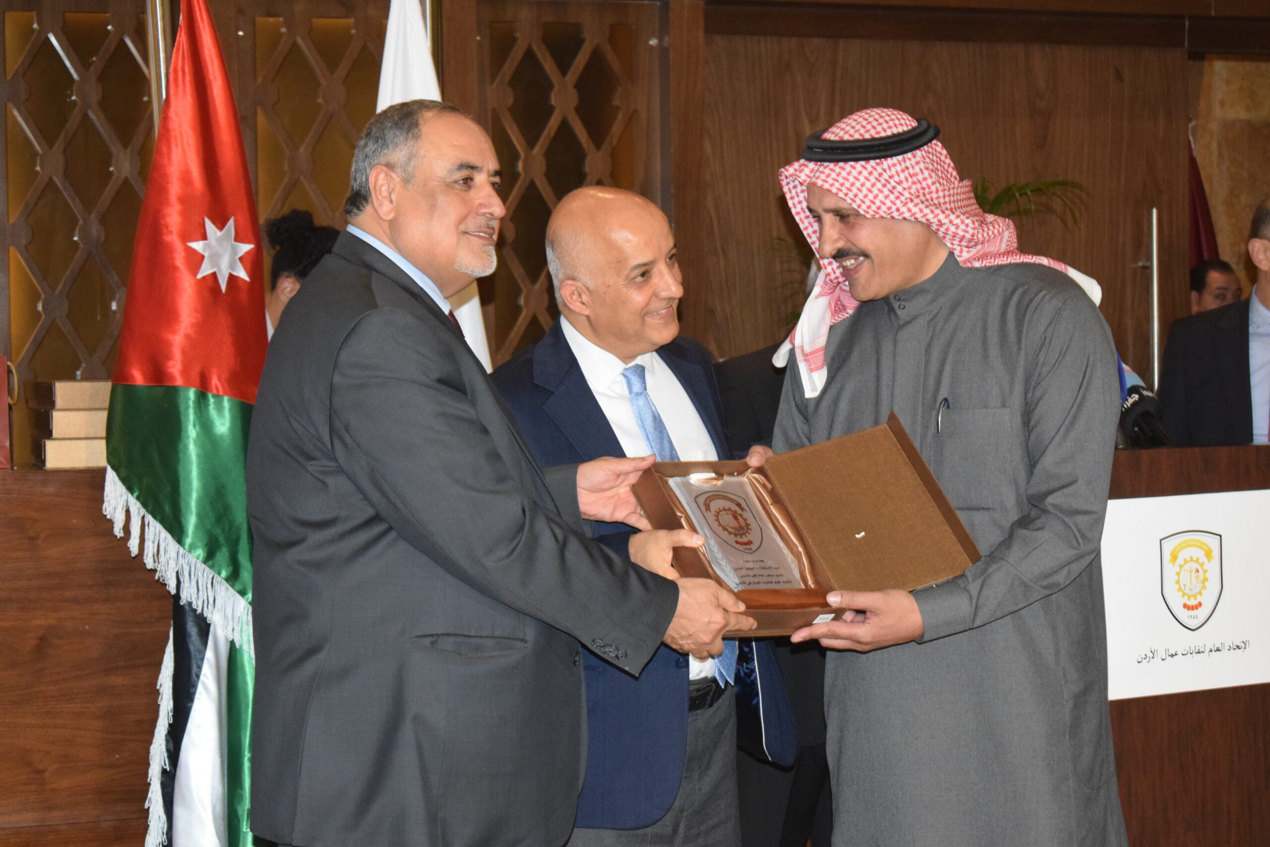 صورة حول : الاتحاد العام لنقابات عمال الأردن يحتفل بذكرى الاستقلال: تكريم للإنجازات ودعم للتعاون الوطنيّ في رحلة بناء مستقبل مُشرق الاتحاد العام لنقابات عمال الأردن يحتفل بذكرى الاستقلال: تكريم للإنجازات ودعم للتعاون الوطنيّ في رحلة بناء مستقبل مُشرق