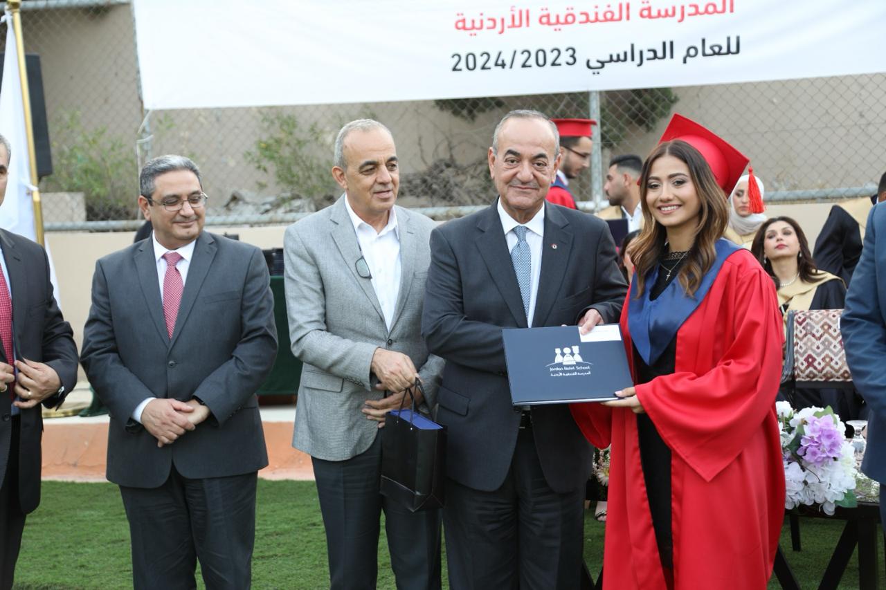 الهندي يرعى حفل تخريج الفوج التاسع عشر من المدرسة الأردنية الفندقية