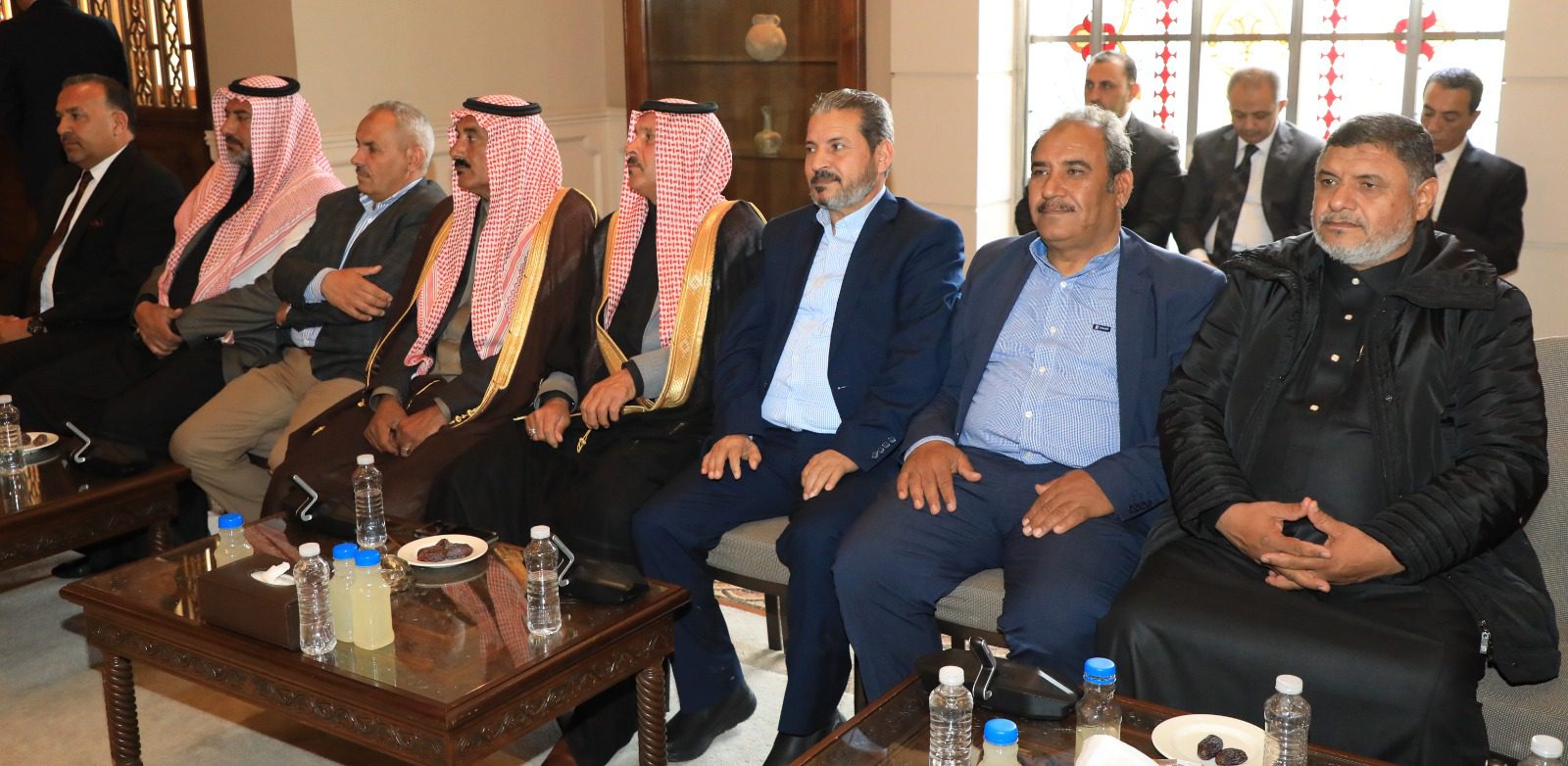 صورة حول : رئيس الديوان الملكي يلتقي وفدا من وجهاء عشيرة الكعابنة رئيس الديوان الملكي يلتقي وفدا من وجهاء عشيرة الكعابنة