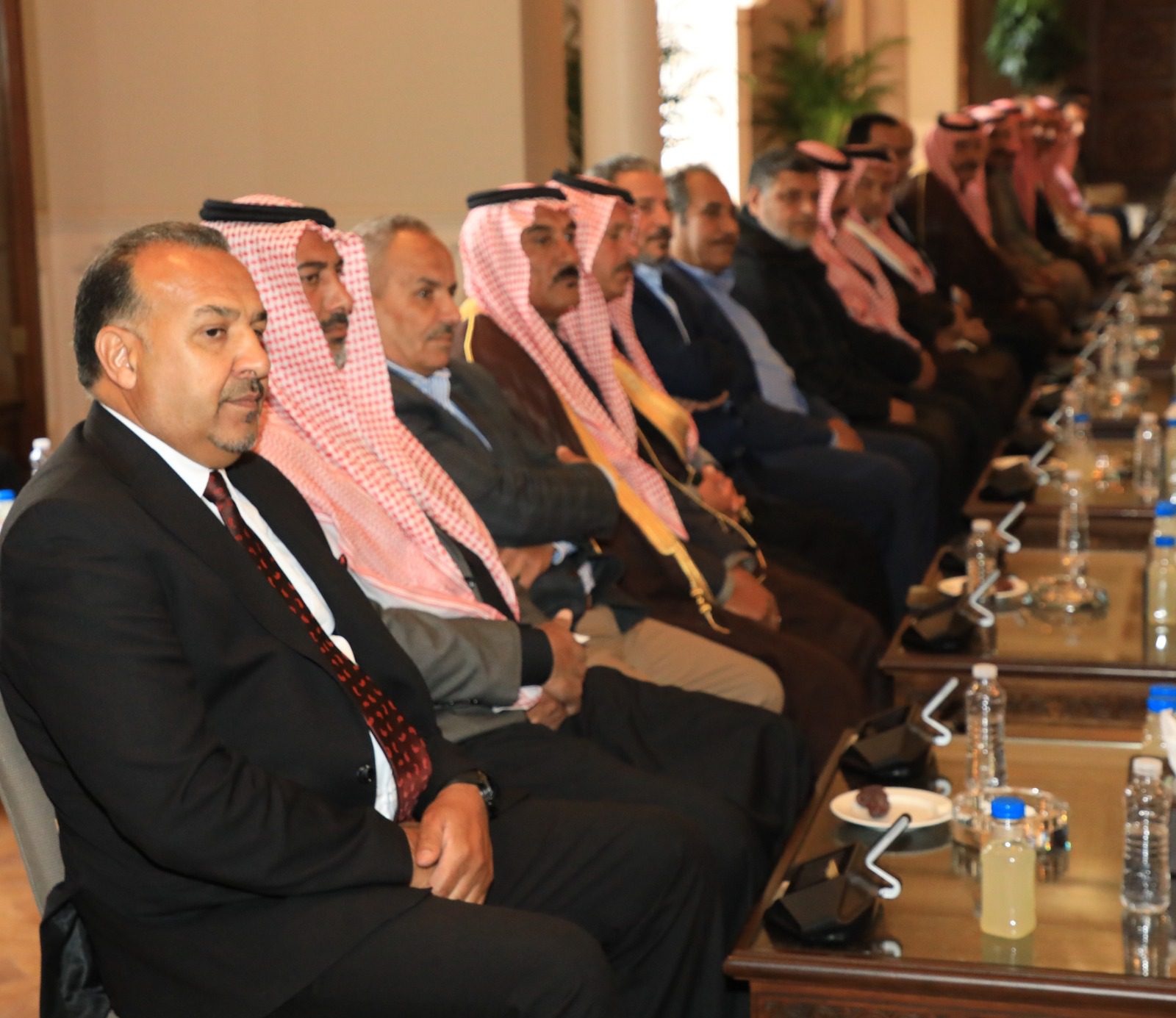 صورة حول : رئيس الديوان الملكي يلتقي وفدا من وجهاء عشيرة الكعابنة رئيس الديوان الملكي يلتقي وفدا من وجهاء عشيرة الكعابنة