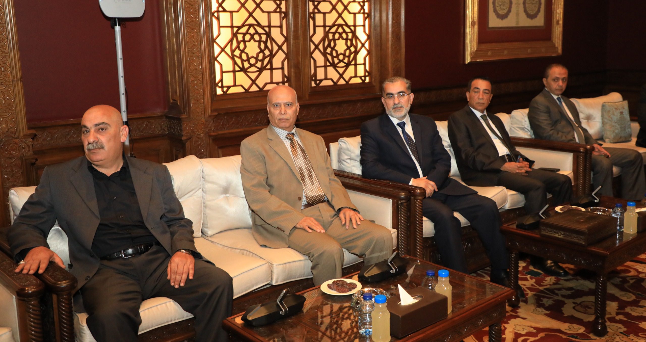 العيسوي يلتقي وفدا من وجهاء عشيرة المصاروة