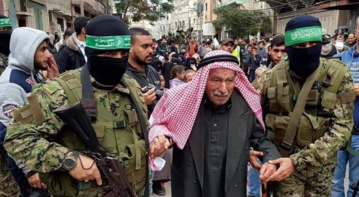 صورة تداولتها مواقع فلسطينية قالت إنها لوالد محمد الضيف