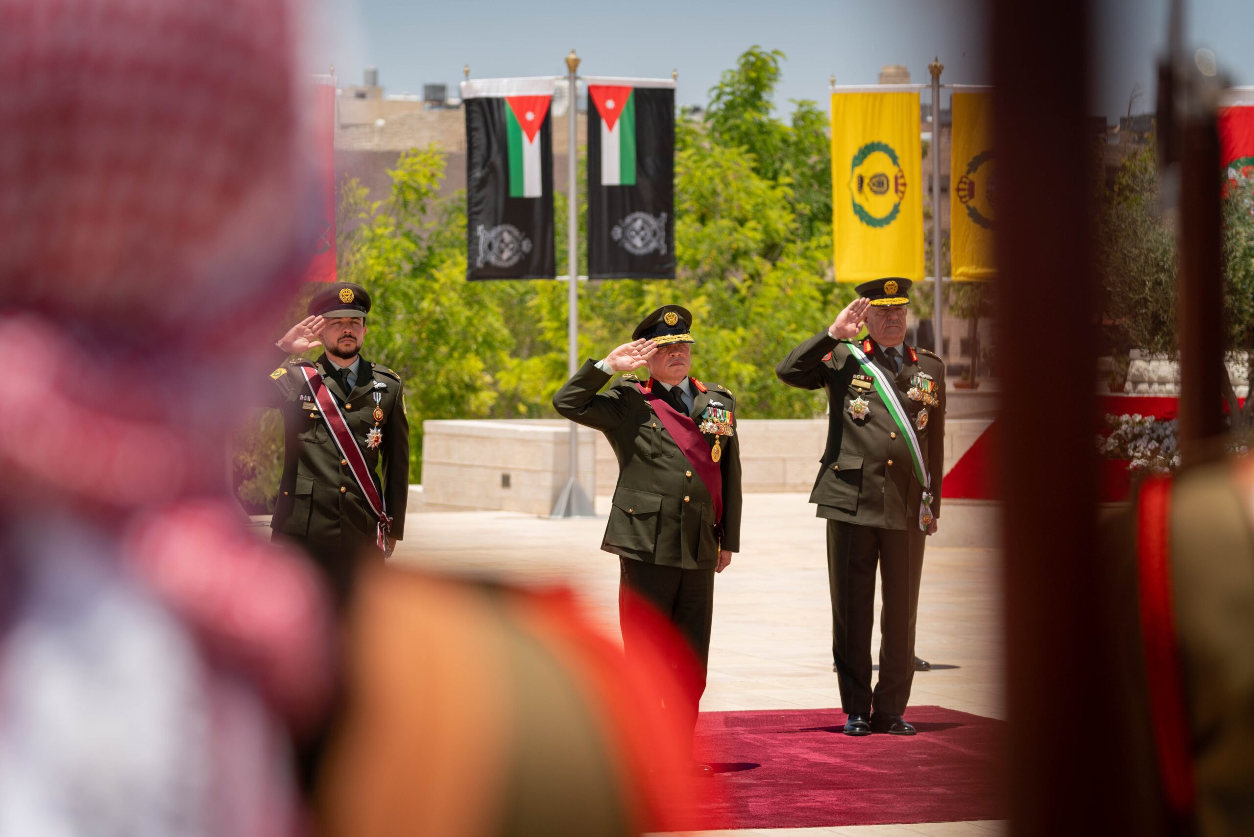 عاجل .. الملك وسمو ولي العهد يزوران صرح الشهيد.. صور