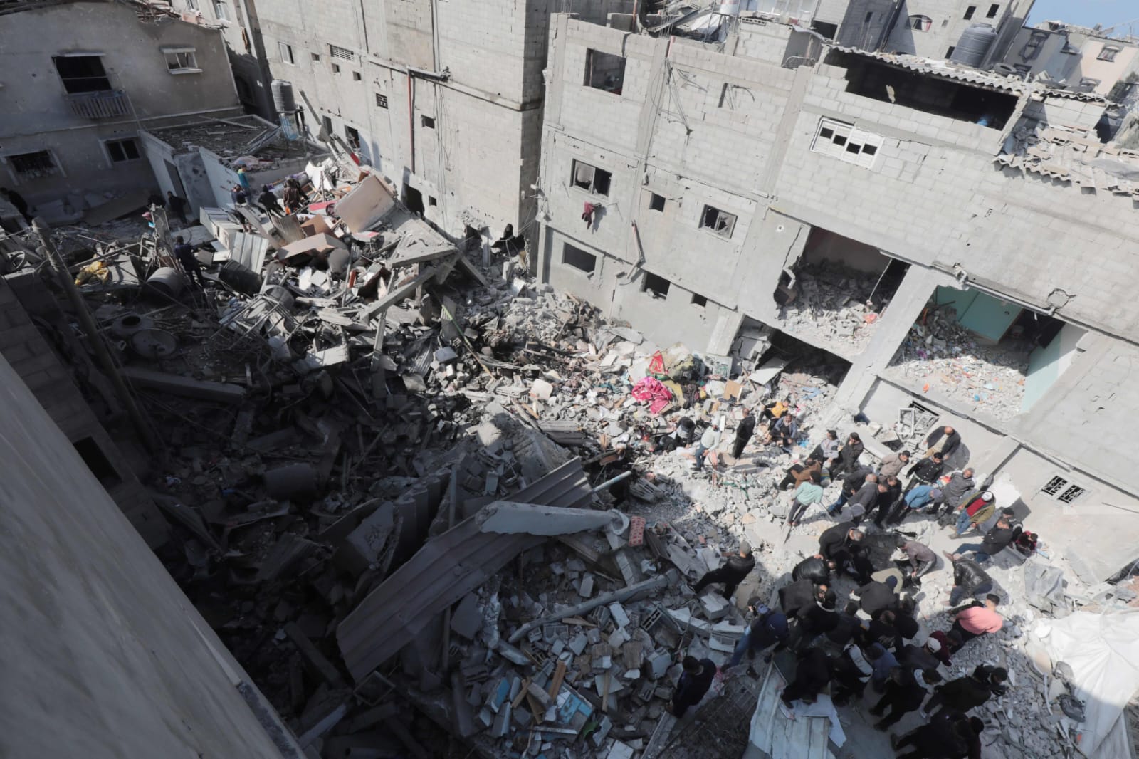 صورة حول : حماس: مشاركة الولايات المتحدة الأمريكية في مجزرة مخيم النصيرات تأكيد على تواطؤها في الحرب الإجرامية حماس: مشاركة الولايات المتحدة الأمريكية في مجزرة مخيم النصيرات تأكيد على تواطؤها في الحرب الإجرامية