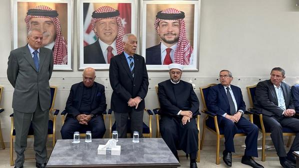 مندوبا عن الملك وولي العهد.. العيسوي يعزي عشيرة المدادحة