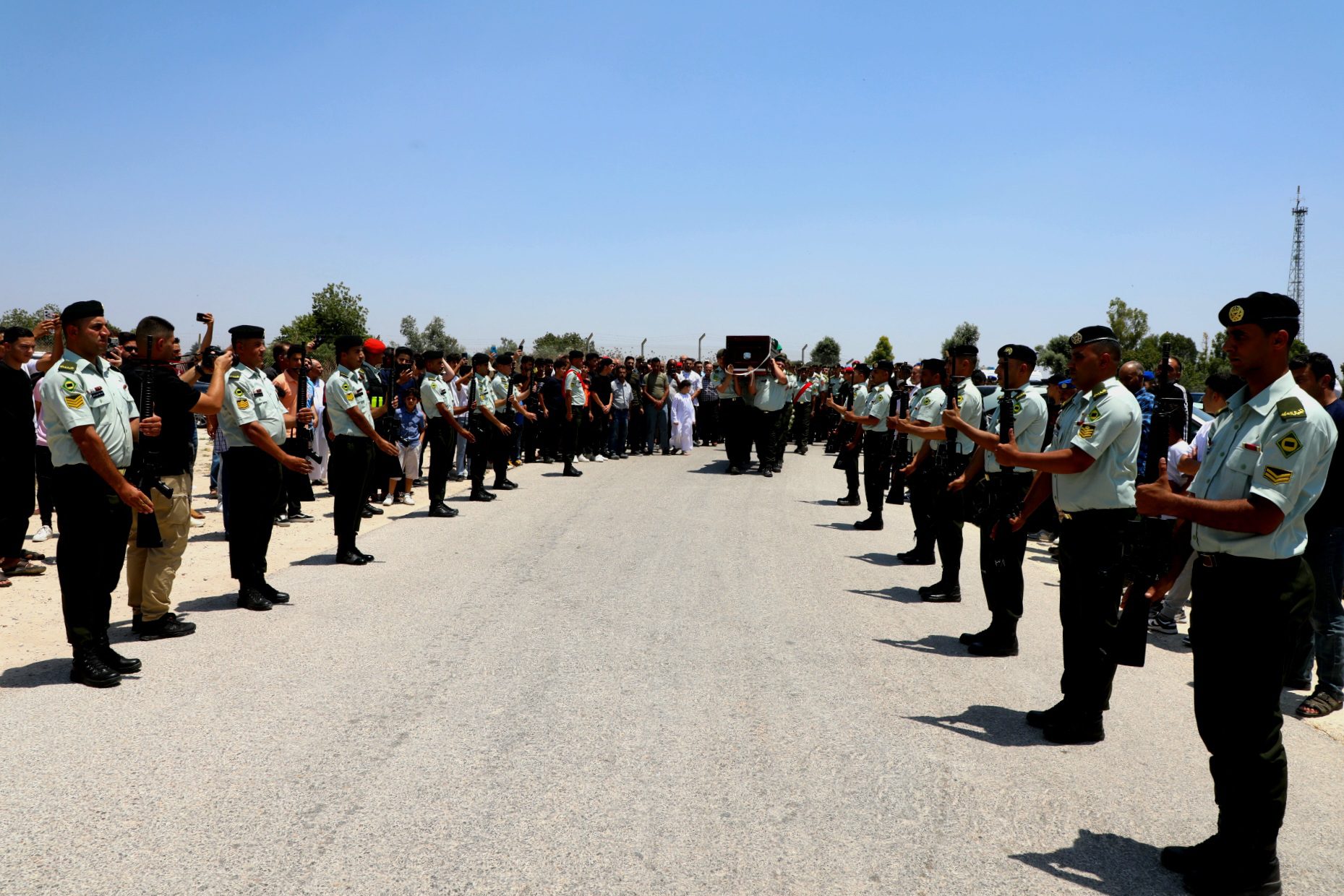 القوات المسلحة الأردنية تنفذ إنزالين جويين لمساعدات على جنوب غزة بمشاركة دولية