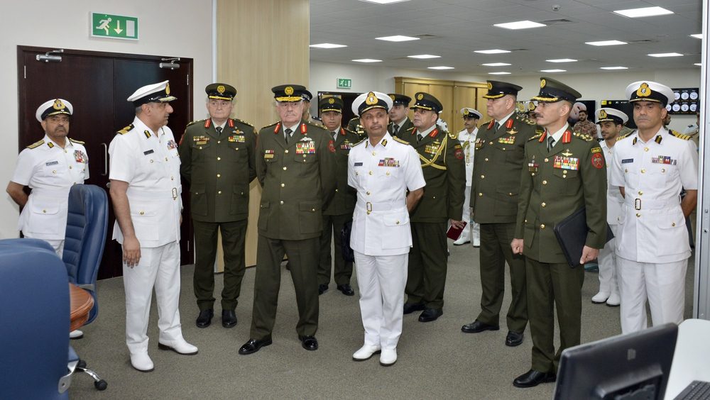 رئيس هيئة الأركان المشتركة يزور رئاسة أركان قوات السُّلطان المسلحة في سلطنة عُمان