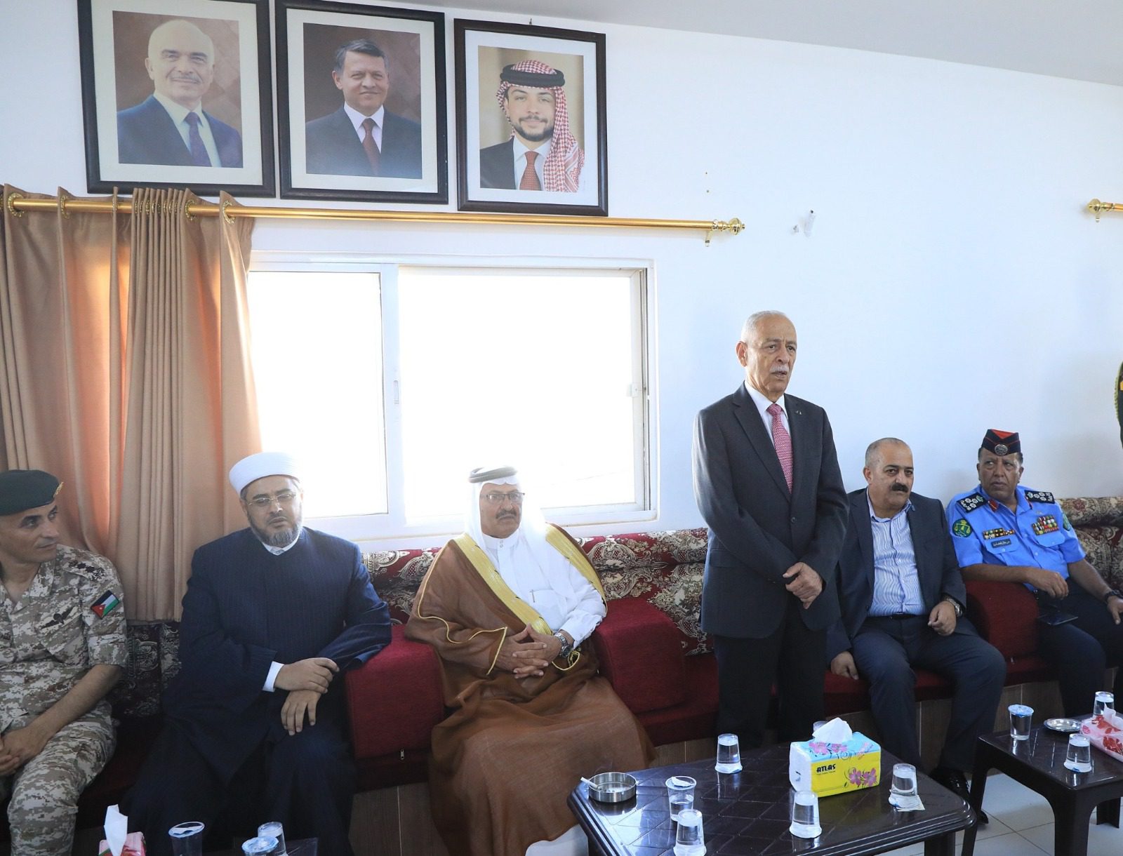 العيسوي يعزي أسر الشهيدين العرام والصياح نيابة عن الملك وولي العهد