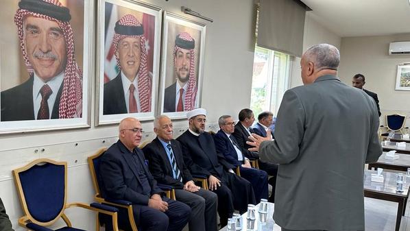 مندوبا عن الملك وولي العهد.. العيسوي يعزي عشيرة المدادحة