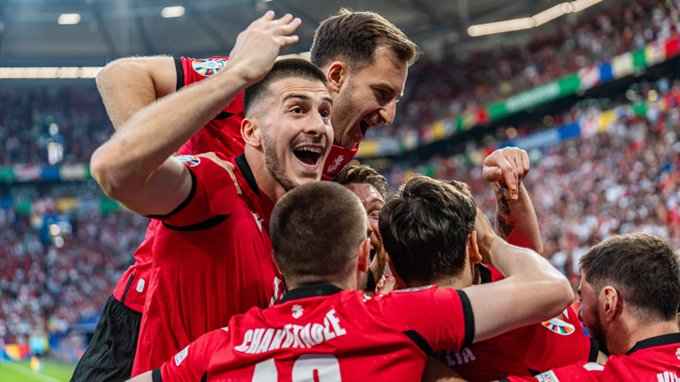 مكافأة "30 مليون دولار" للمنتخب من ملياردير جورجي